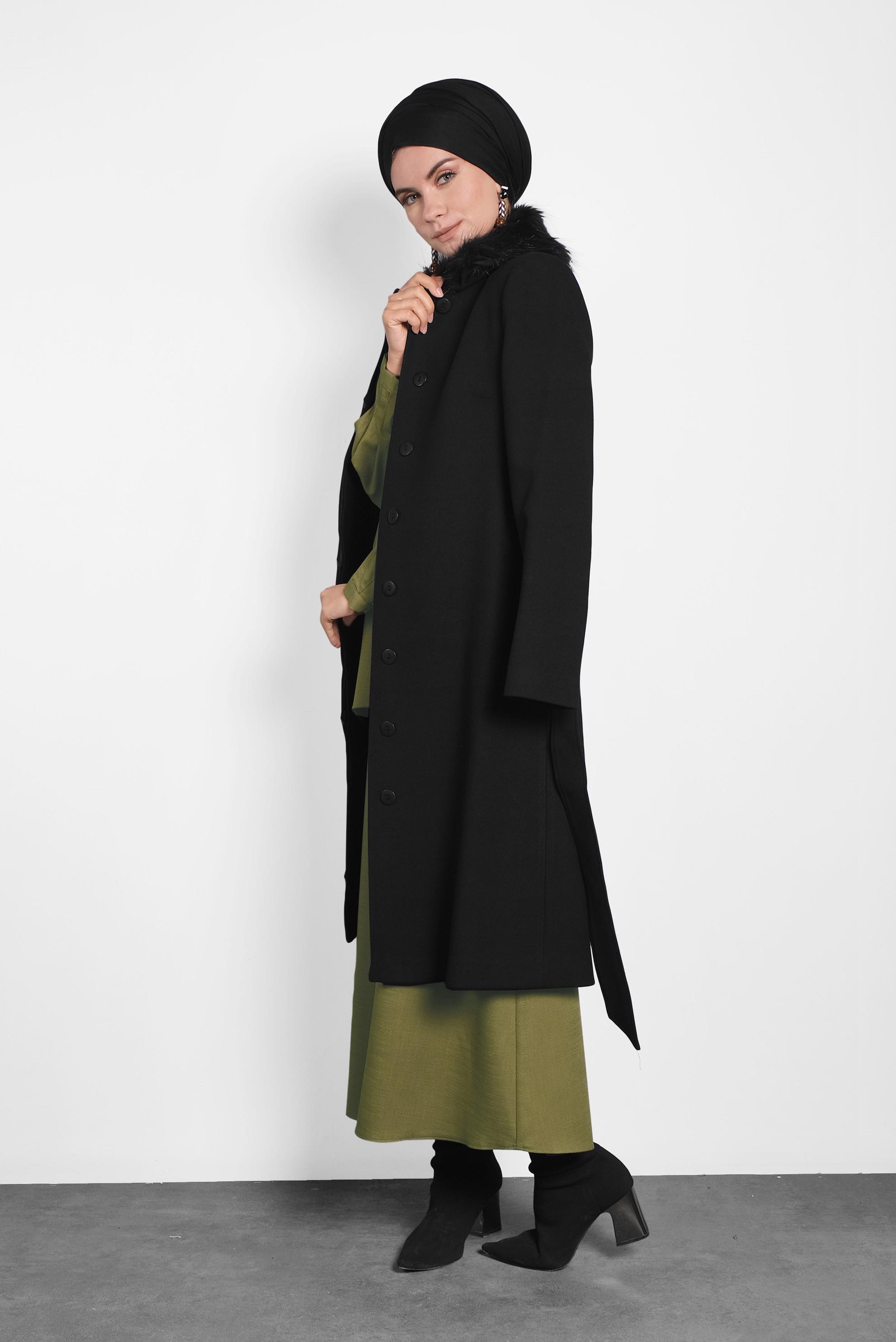 Tesettür giyim SİYAH YAKASI KÜRKLÜ KUŞAKLI KABAN 90016 