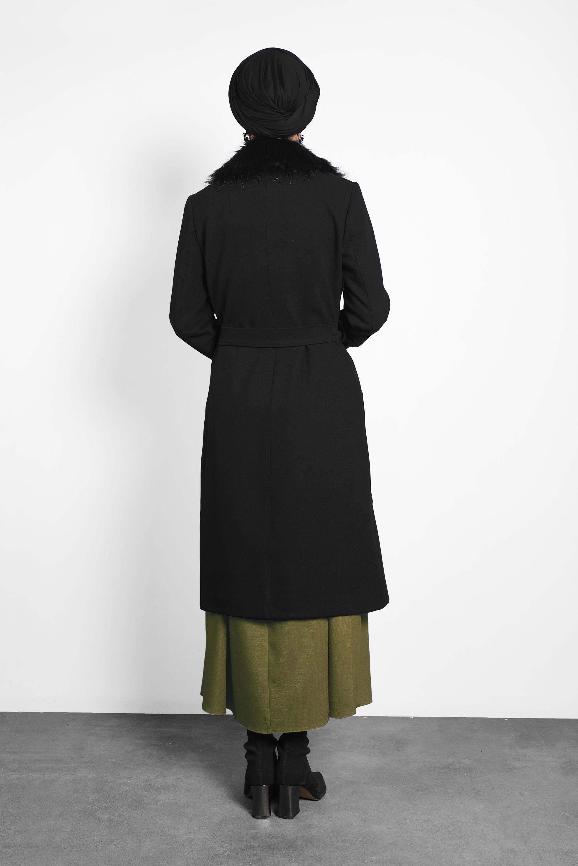 Tesettür giyim SİYAH YAKASI KÜRKLÜ KUŞAKLI KABAN 90016 