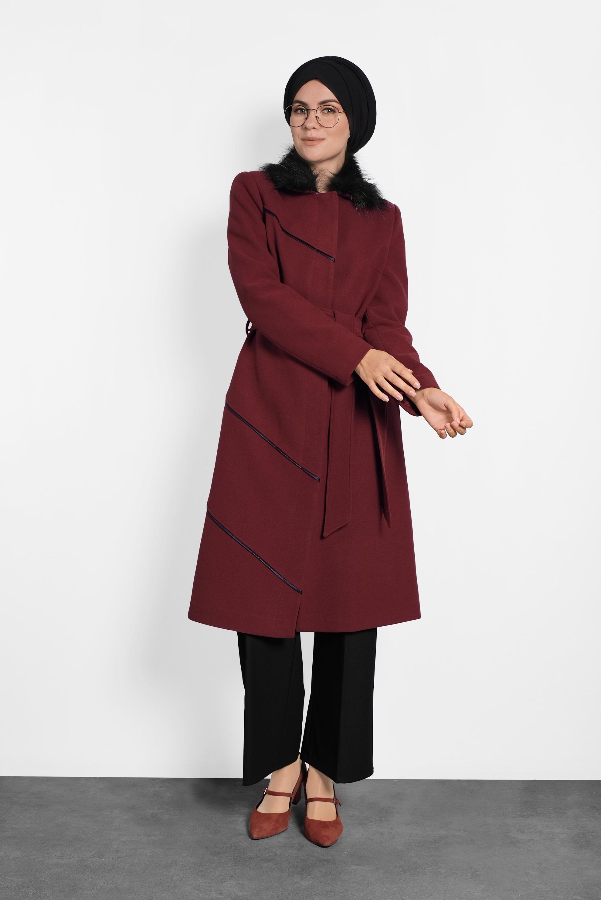 Tesettür giyim BORDO YAKASI KÜRKLÜ KUŞAKLI KABAN 90016 