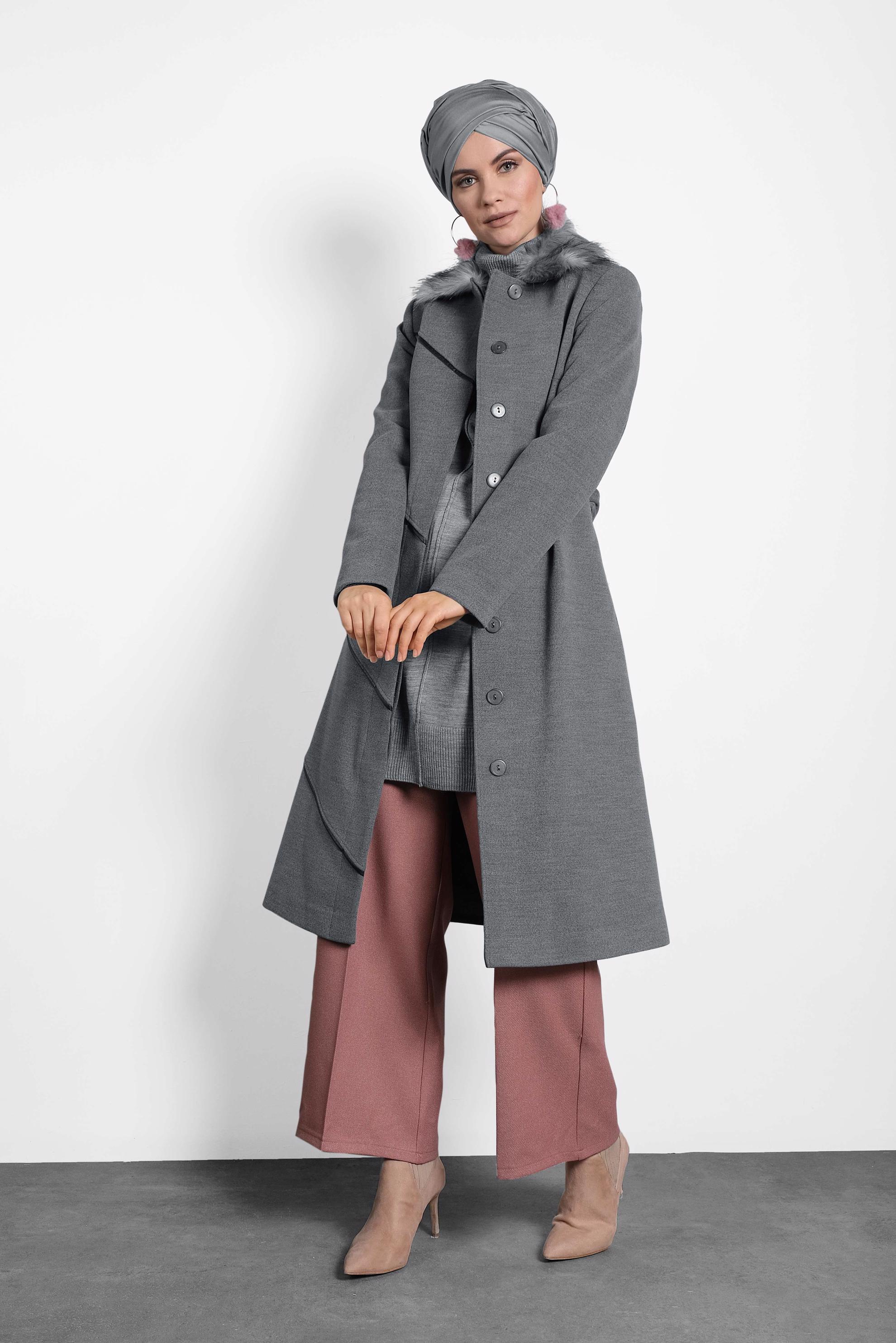 Tesettür giyim GRİ YAKASI KÜRKLÜ KUŞAKLI KABAN 90016 