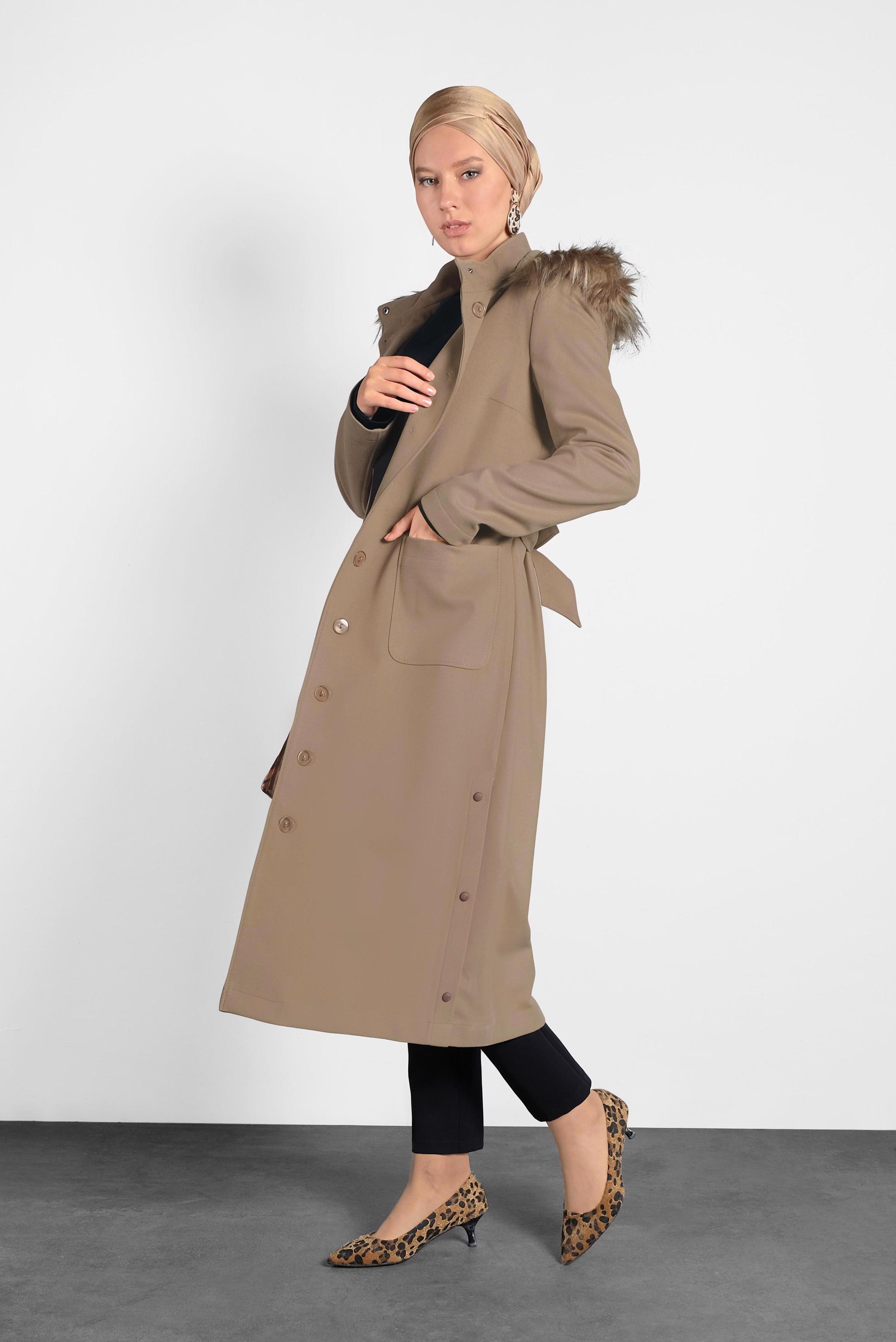 Tesettür giyim BEJ KAPÜŞONLU KUŞAKLI KABAN 90021 