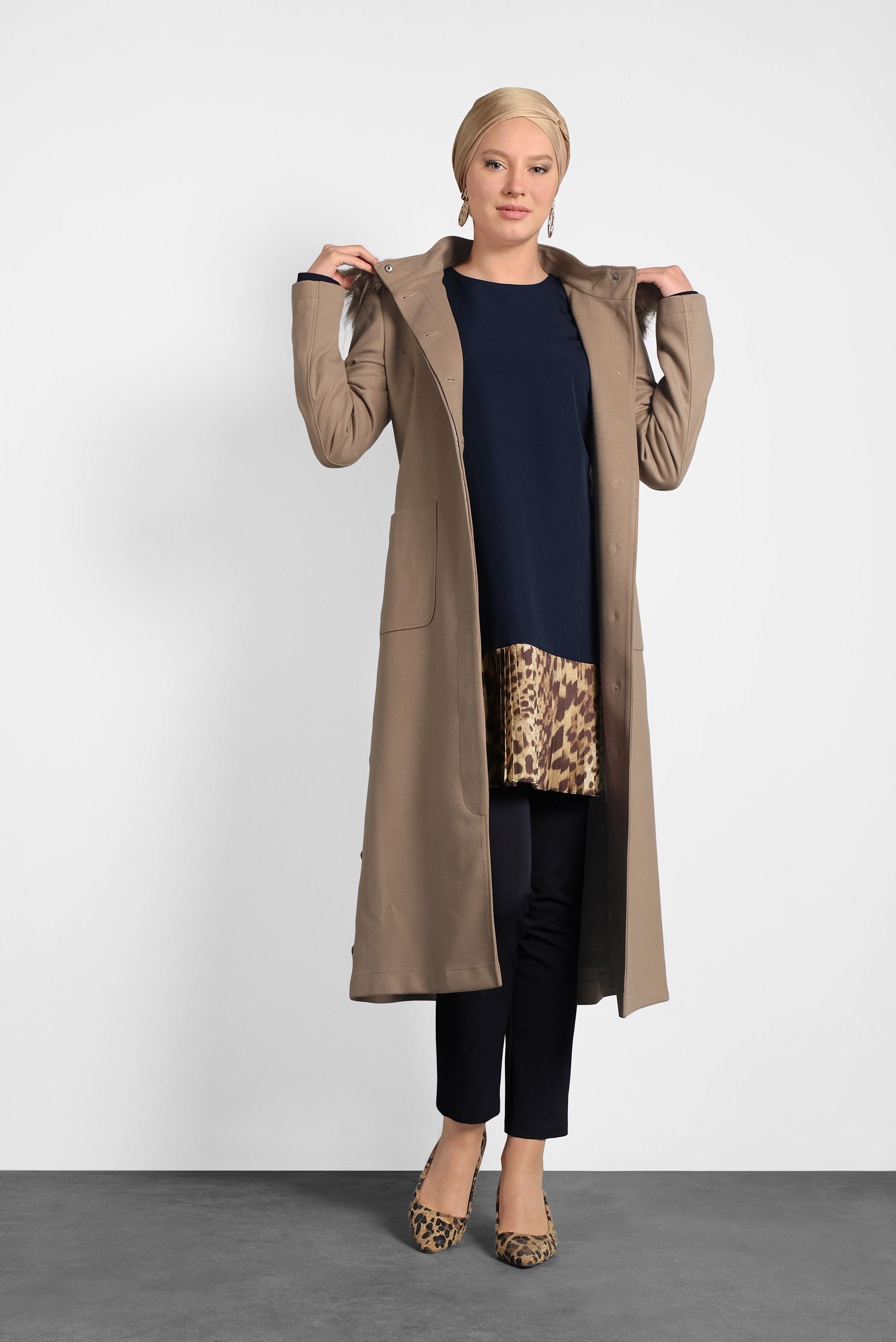 Tesettür giyim BEJ KAPÜŞONLU KUŞAKLI KABAN 90021 