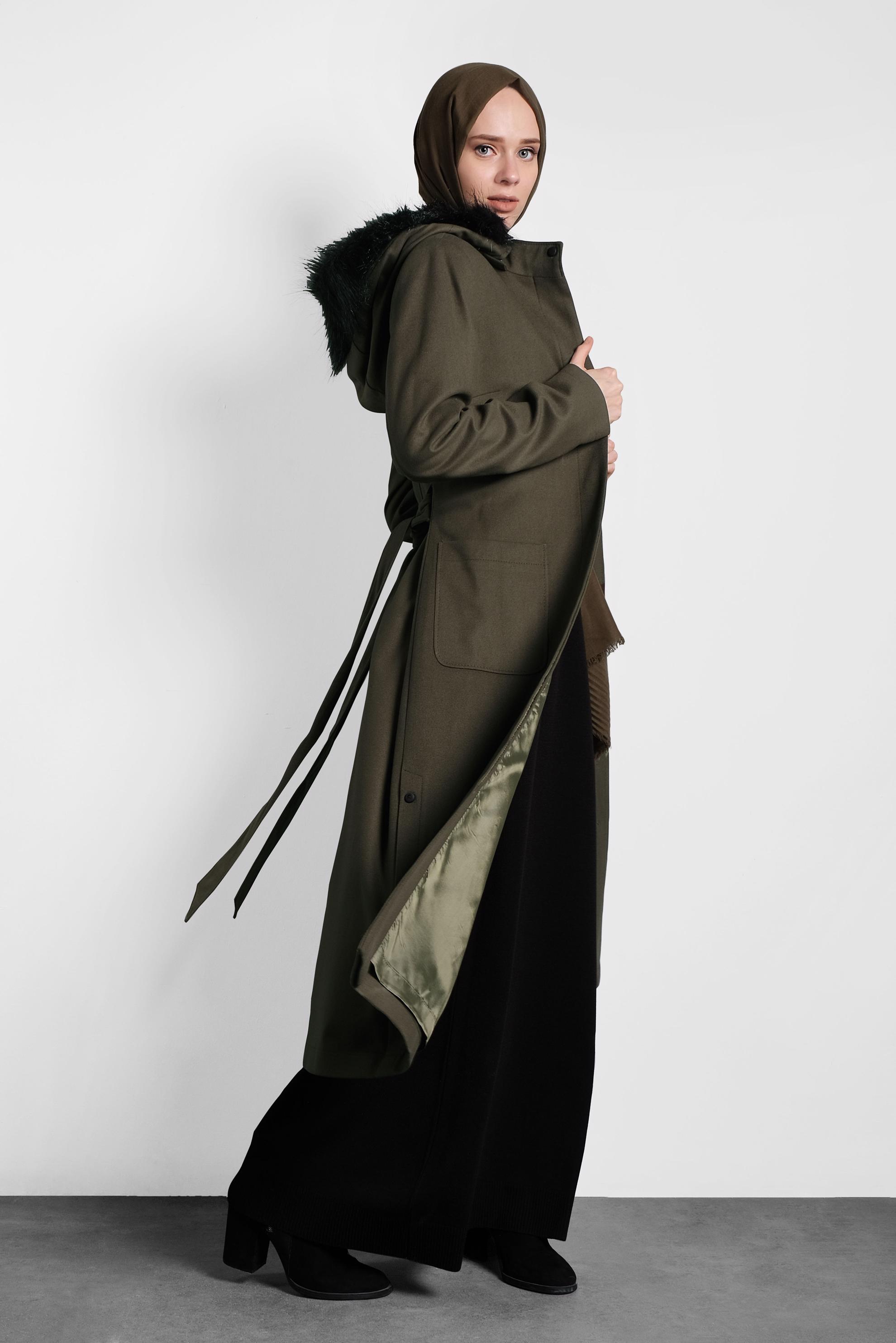 Tesettür giyim HAKİ KAPÜŞONLU KUŞAKLI KABAN 90021 