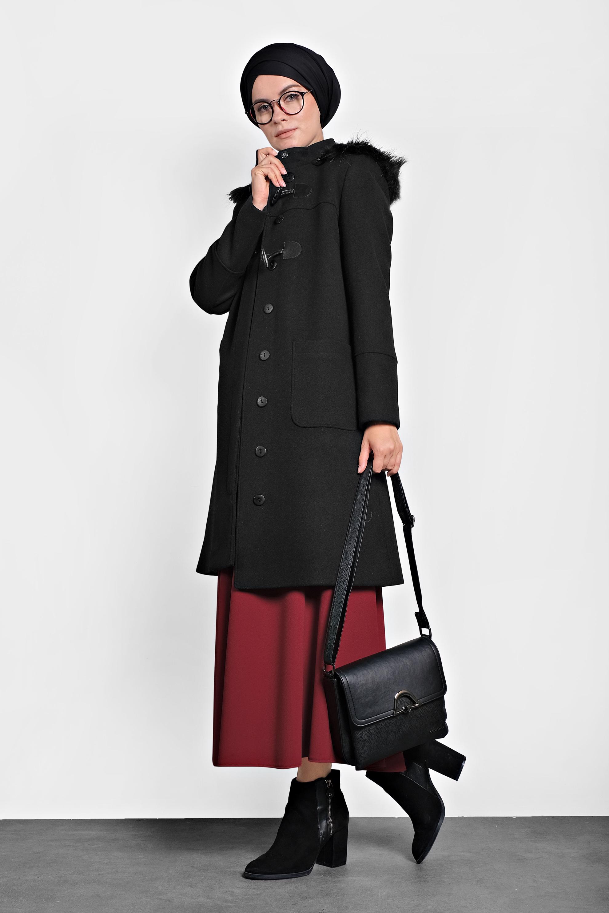 Tesettür giyim SİYAH KAPÜŞONU KÜRKLÜ KABAN 90022 