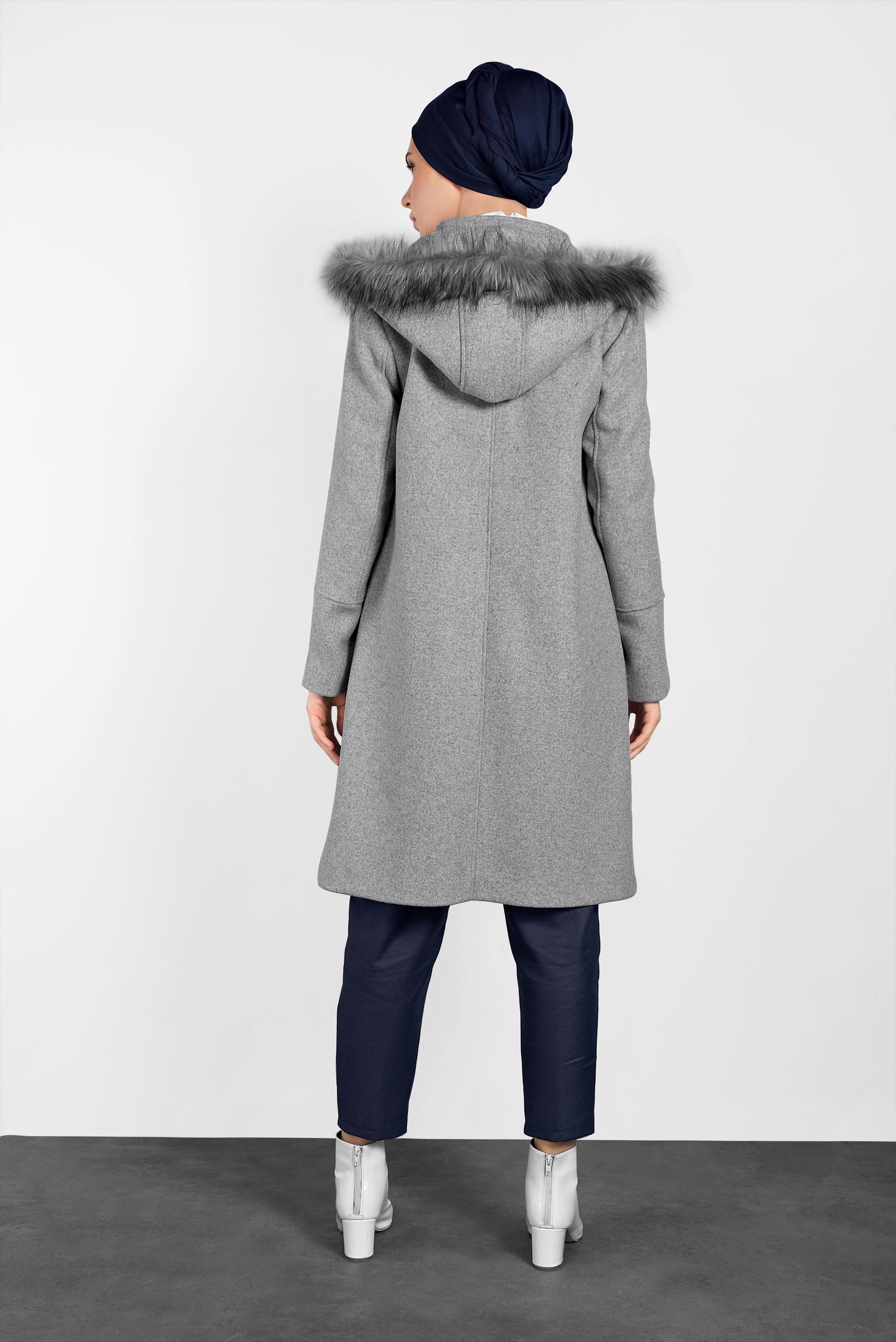 Tesettür giyim GRİ KAPÜŞONU KÜRKLÜ KABAN 90022 
