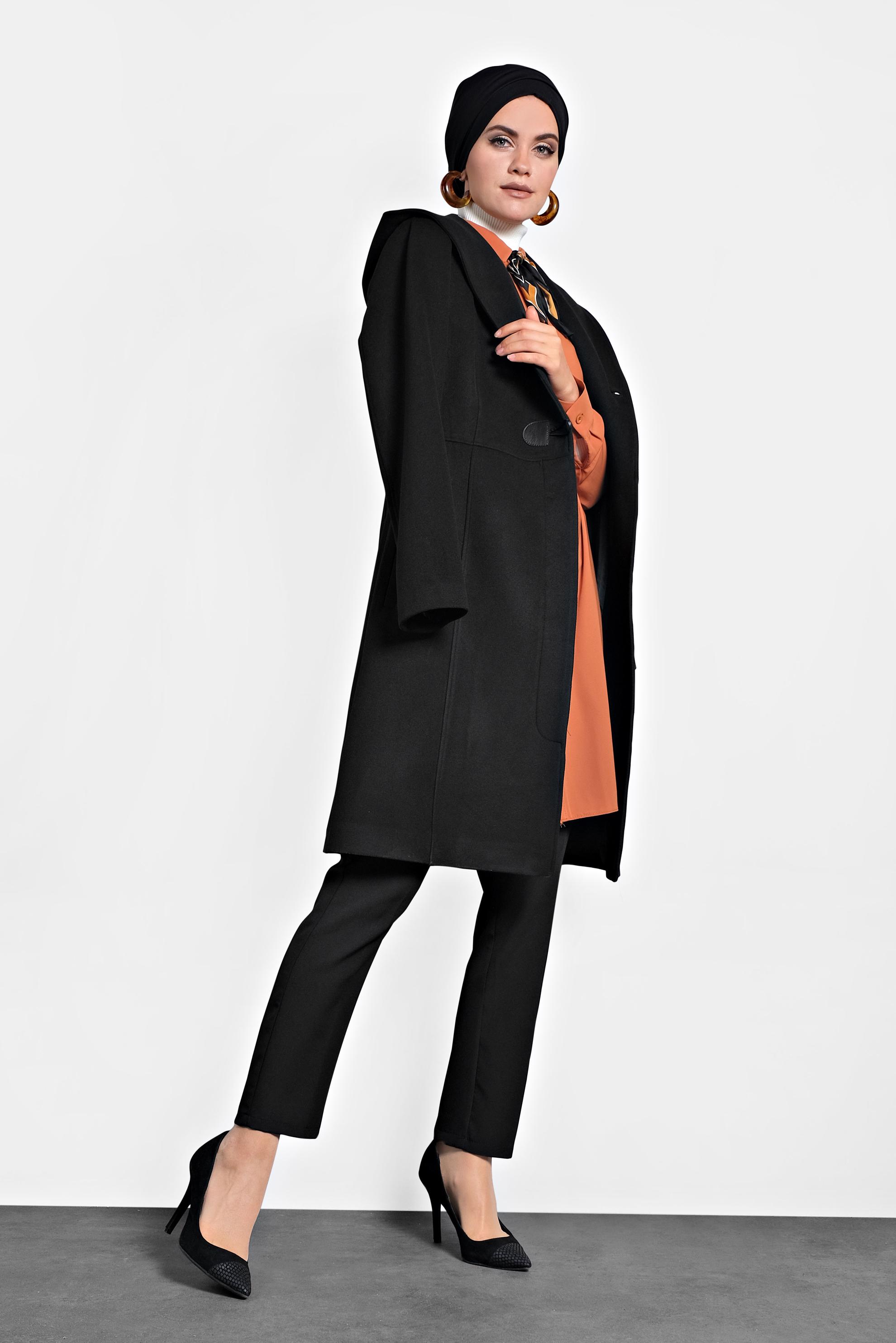 Tesettür giyim SİYAH DÜĞMELİ KAPÜŞONLU KABAN 90025 