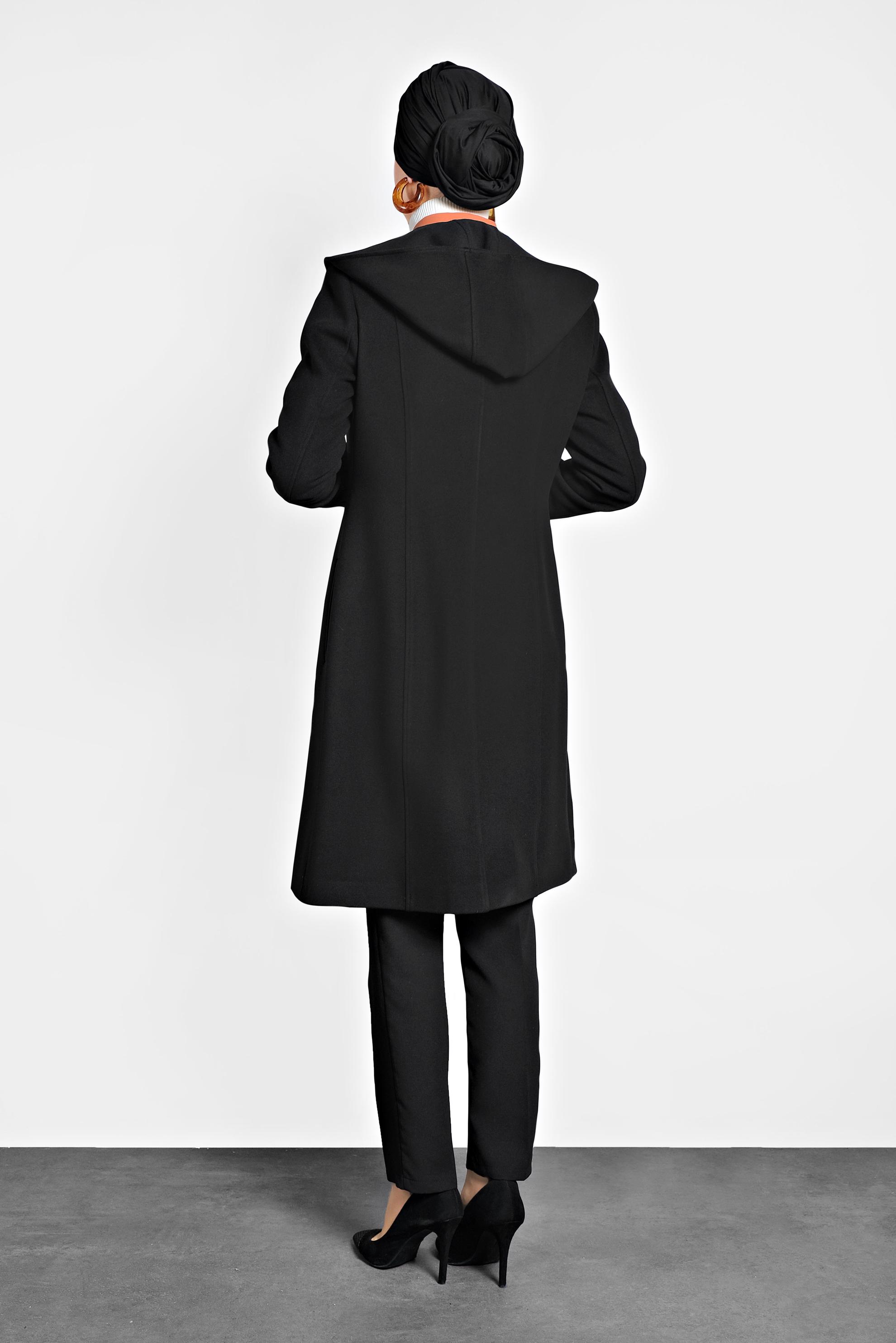 Tesettür giyim SİYAH DÜĞMELİ KAPÜŞONLU KABAN 90025 