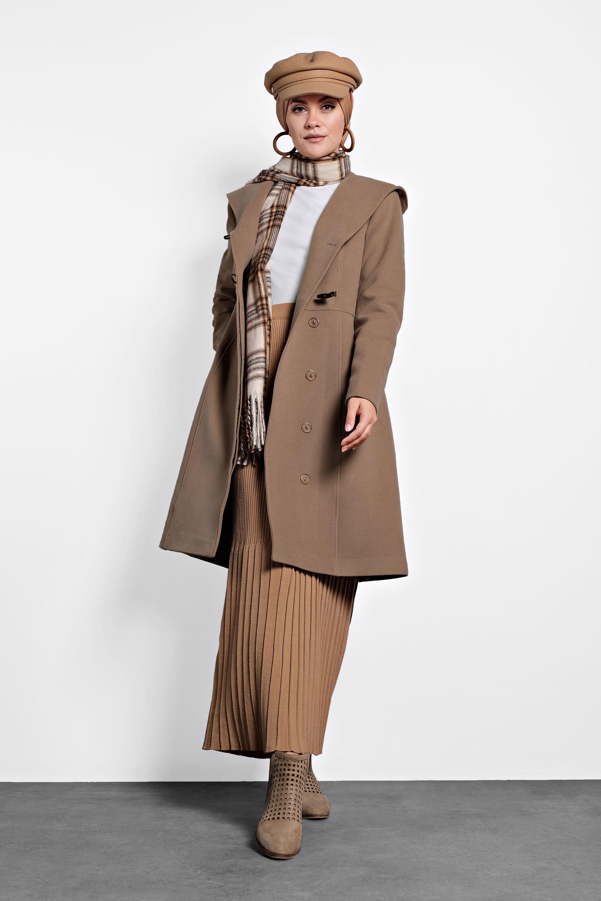 Tesettür giyim KAHVE DÜĞMELİ KAPÜŞONLU KABAN 90025 