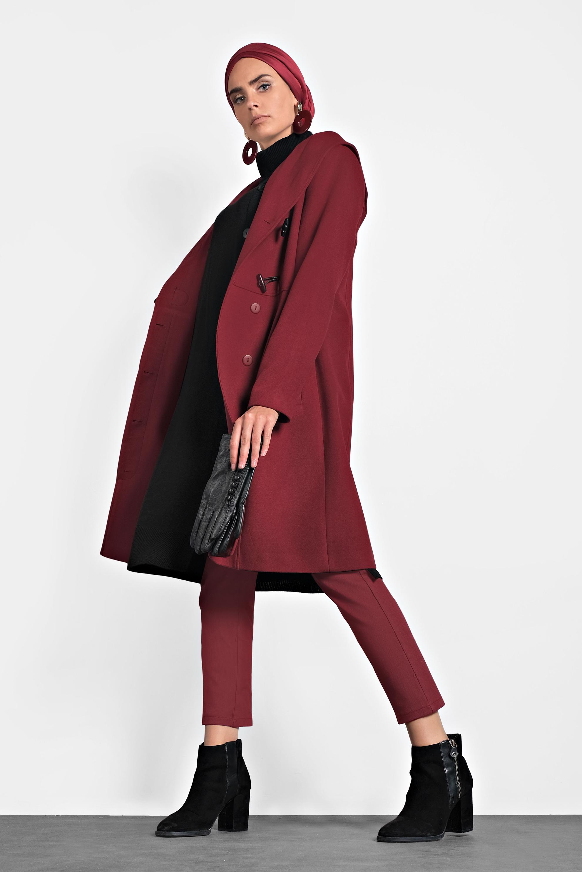 Tesettür giyim BORDO DÜĞMELİ KAPÜŞONLU KABAN 90025 