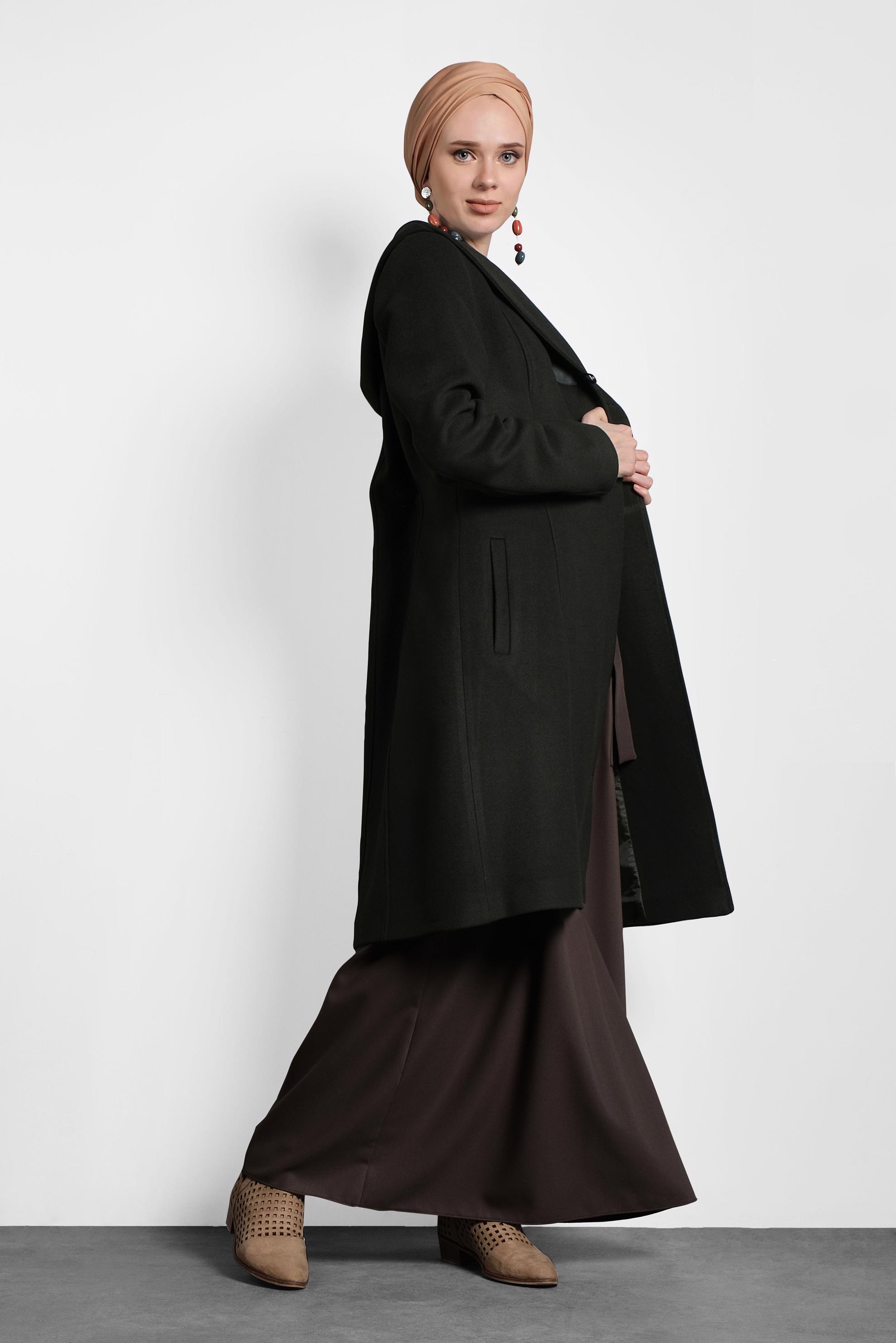 Tesettür giyim HAKİ DÜĞMELİ KAPÜŞONLU KABAN 90025 