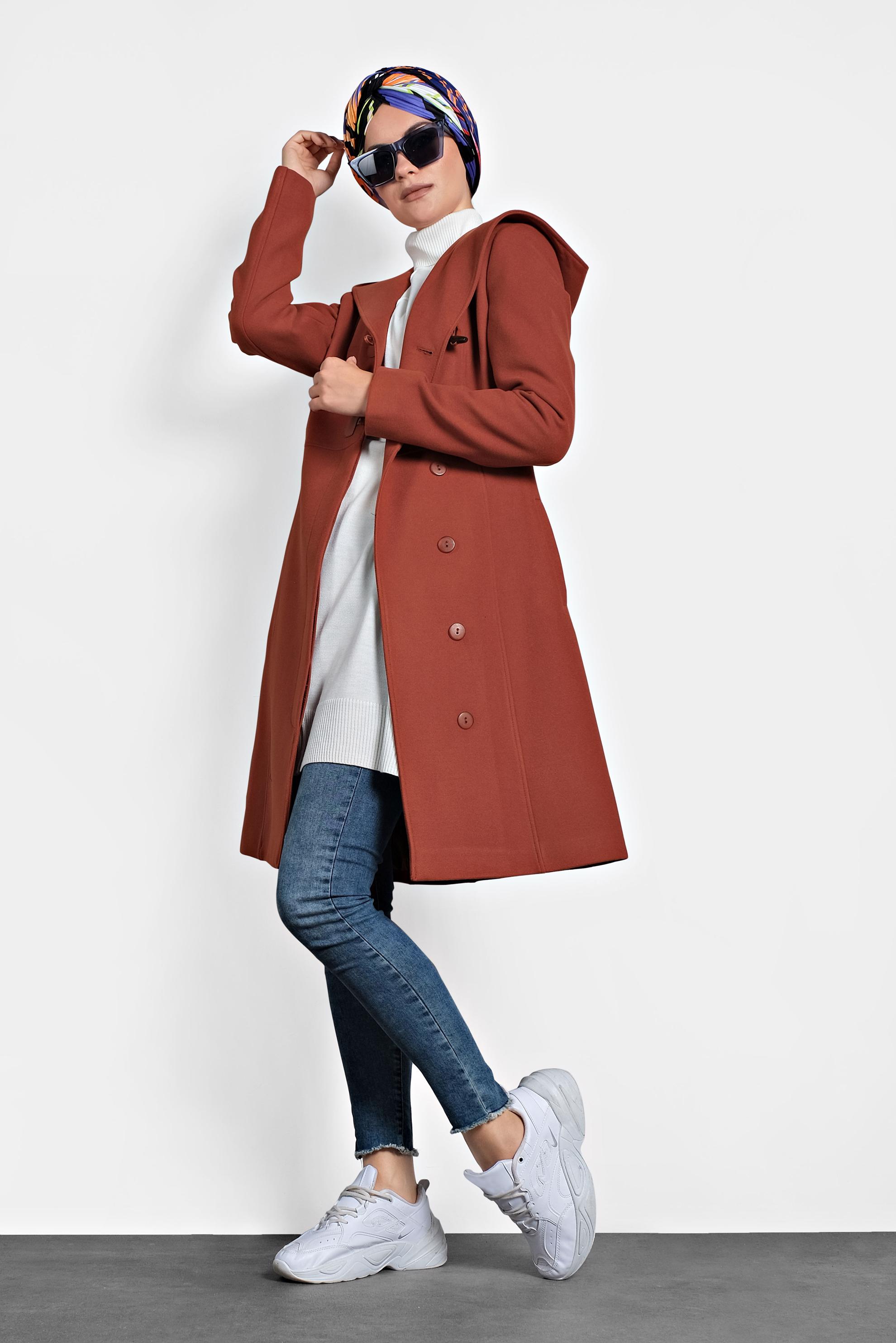 Tesettür giyim TURUNCU DÜĞMELİ KAPÜŞONLU KABAN 90025 