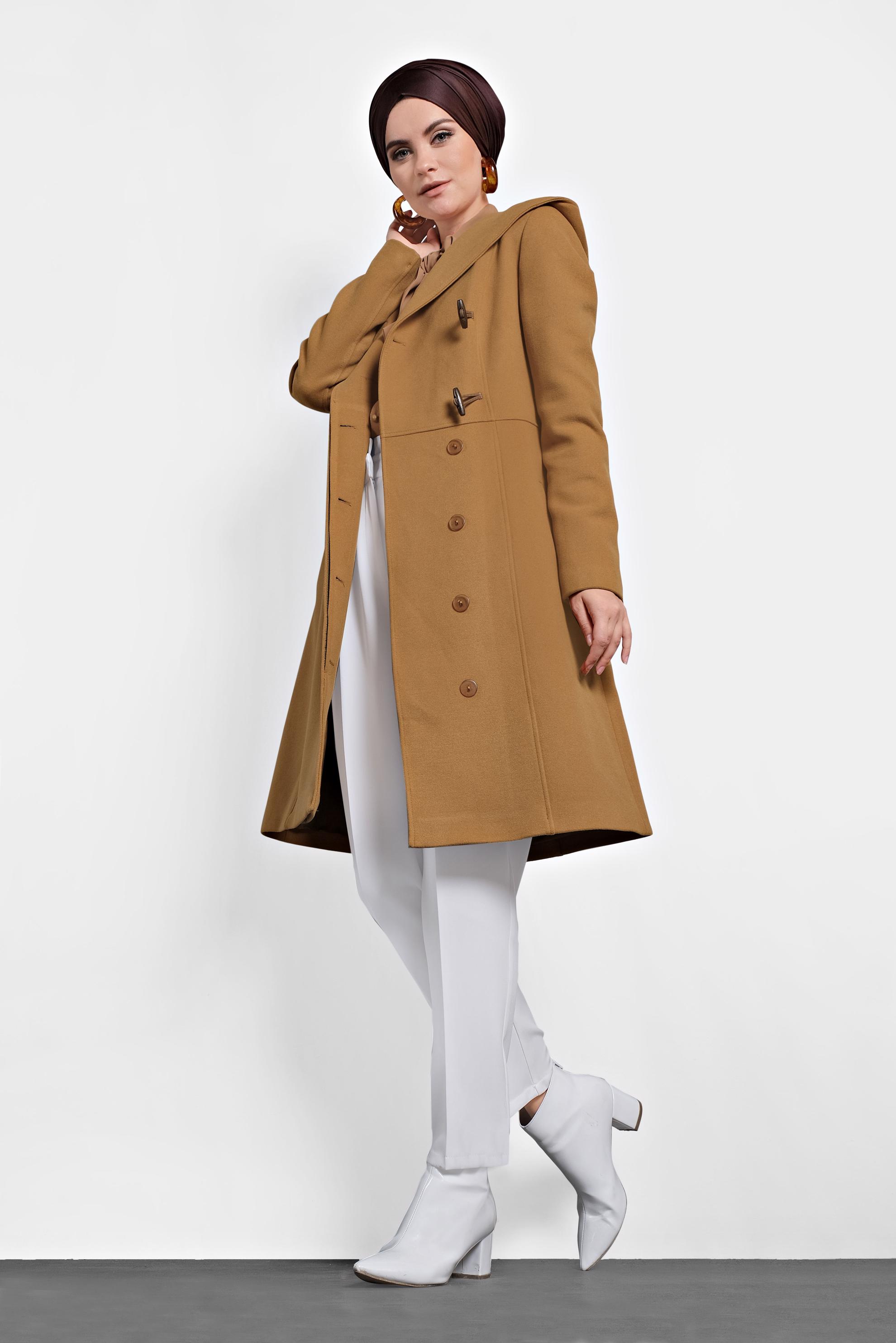 Tesettür giyim SARI DÜĞMELİ KAPÜŞONLU KABAN 90025 