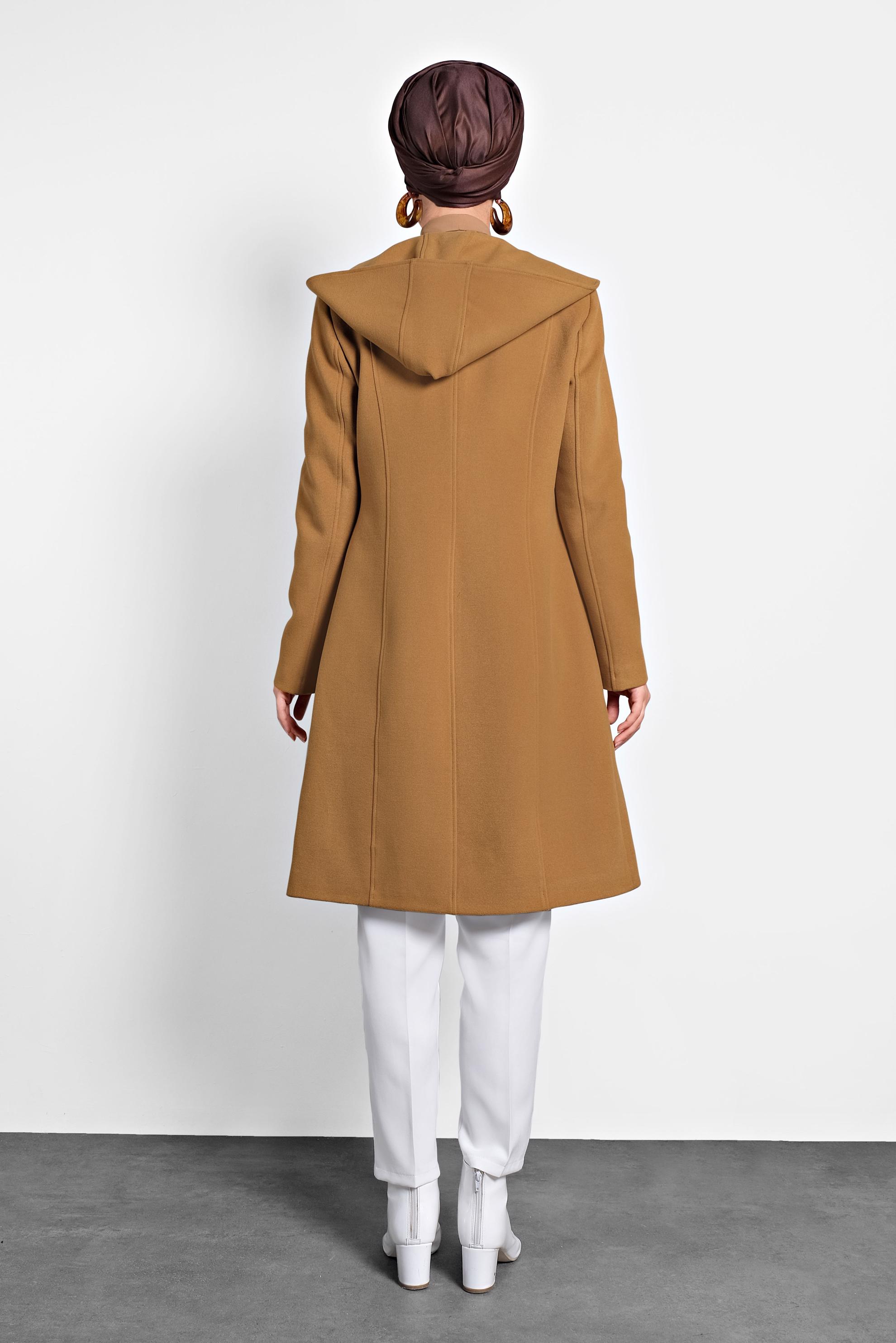 Tesettür giyim SARI DÜĞMELİ KAPÜŞONLU KABAN 90025 