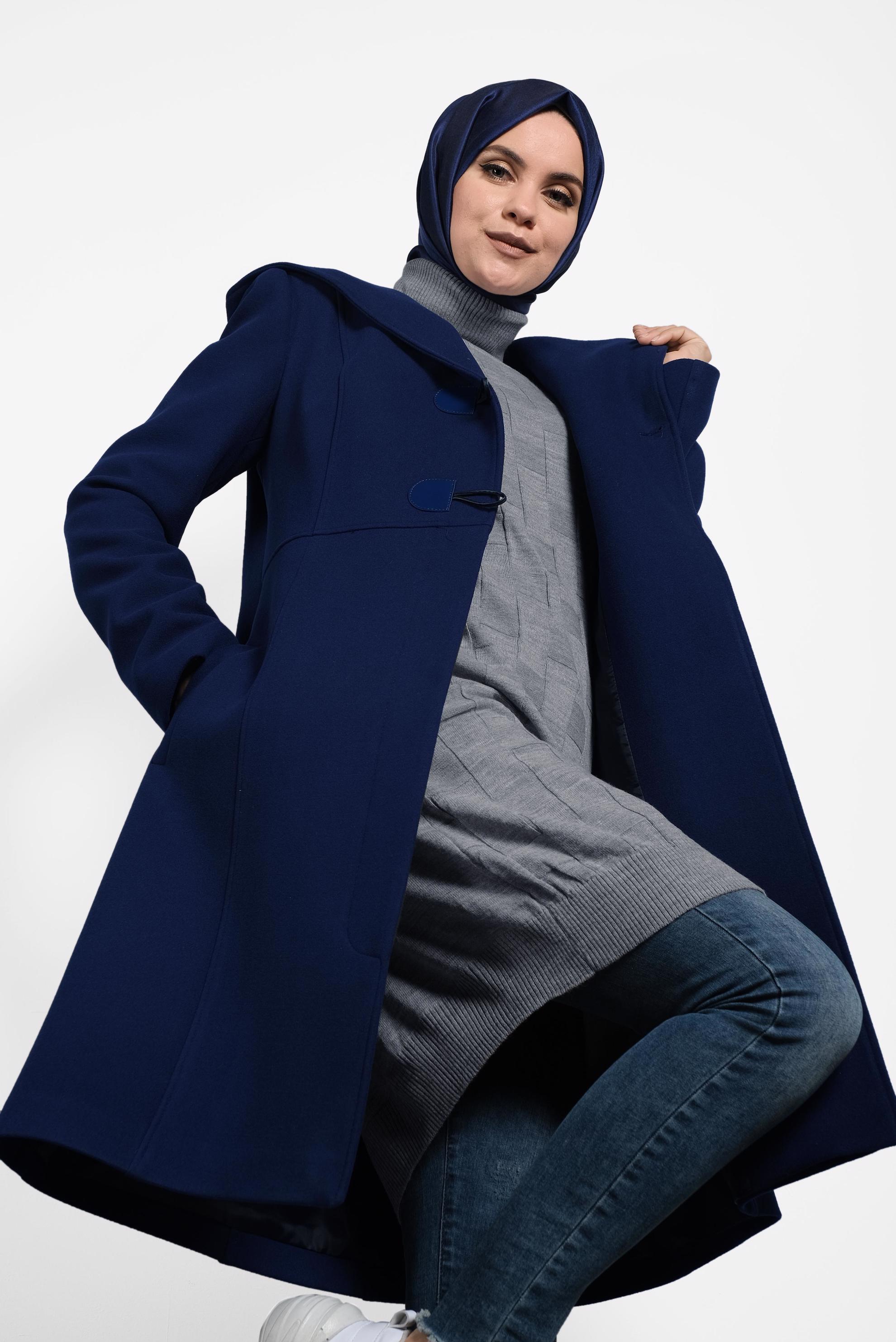 Tesettür giyim MAVİ DÜĞMELİ KAPÜŞONLU KABAN 90025 