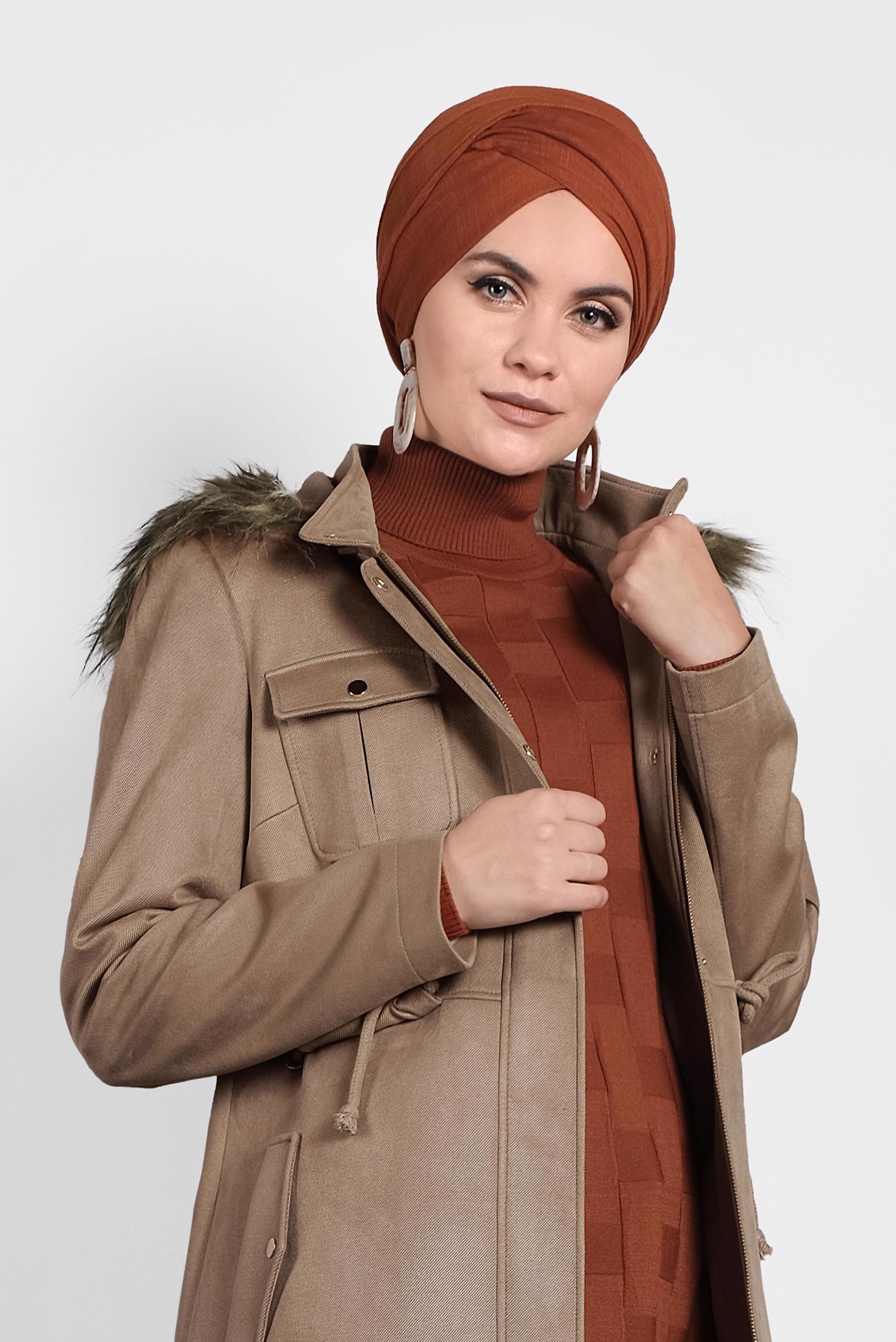 Tesettür giyim BEJ KÜRKLÜ KAPÜŞONLU BELİ BAĞCIKLI KABAN 90028 