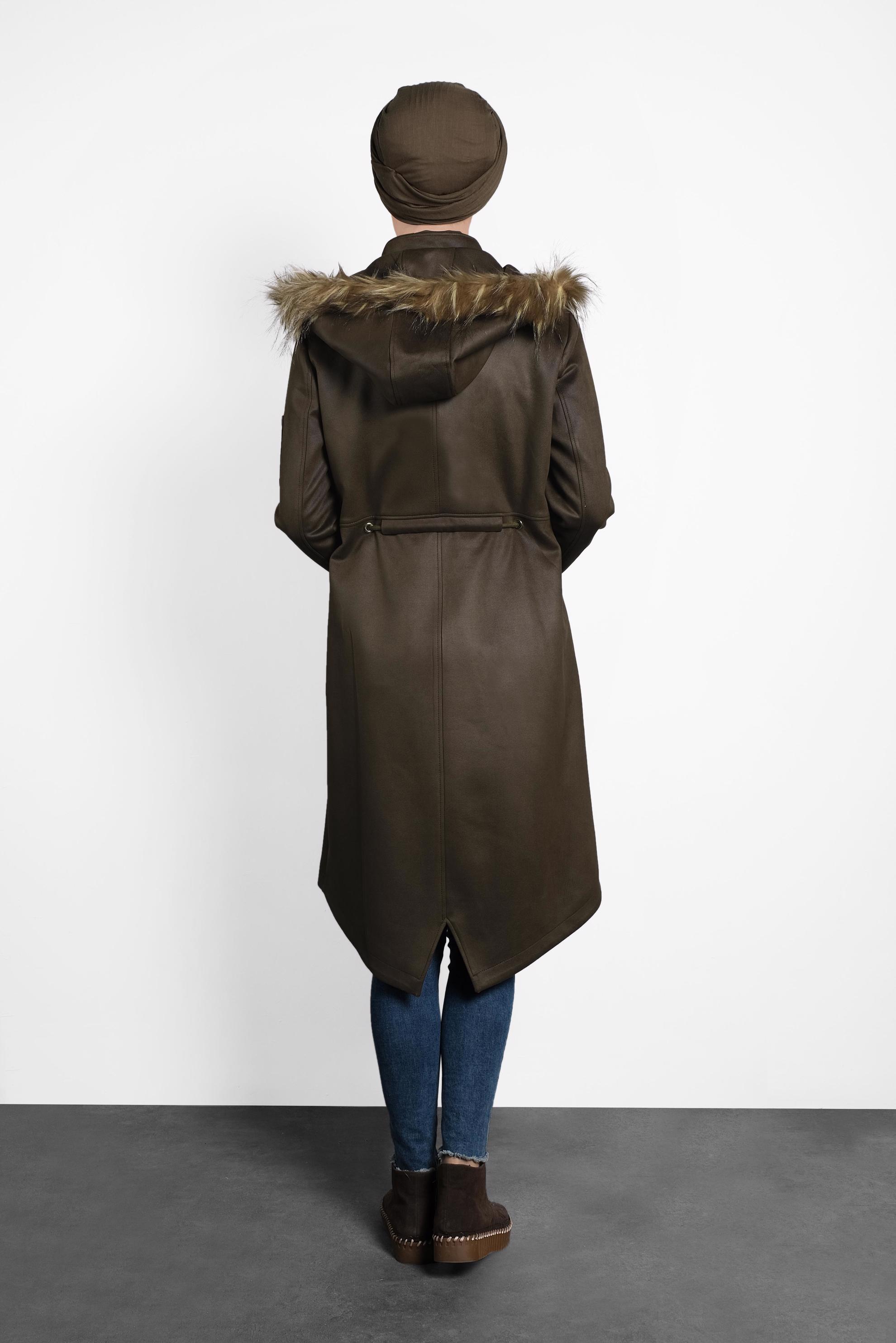 Tesettür giyim HAKİ KÜRKLÜ KAPÜŞONLU BELİ BAĞCIKLI KABAN 90028 