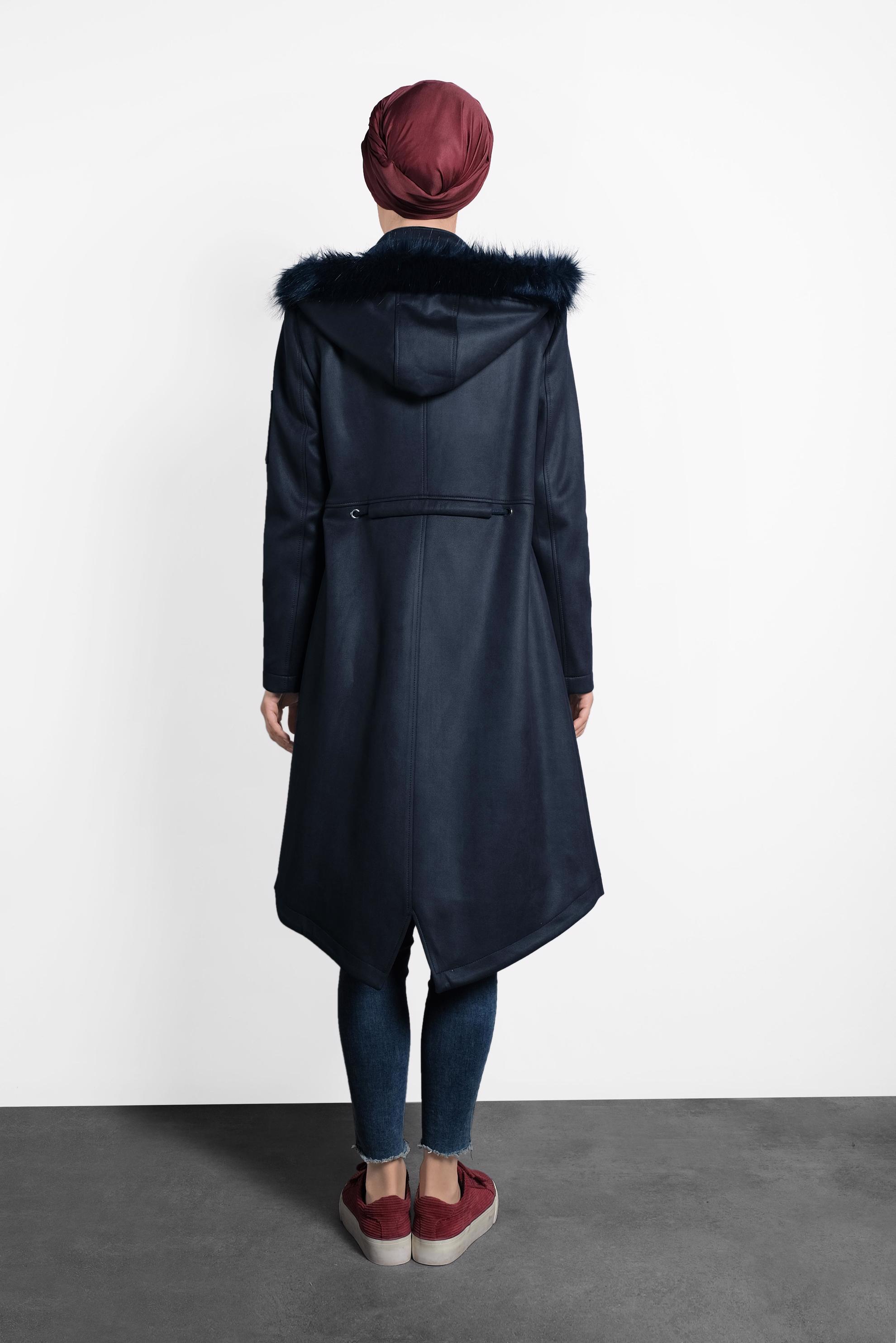 Tesettür giyim LACİVERT KÜRKLÜ KAPÜŞONLU BELİ BAĞCIKLI KABAN 90028 