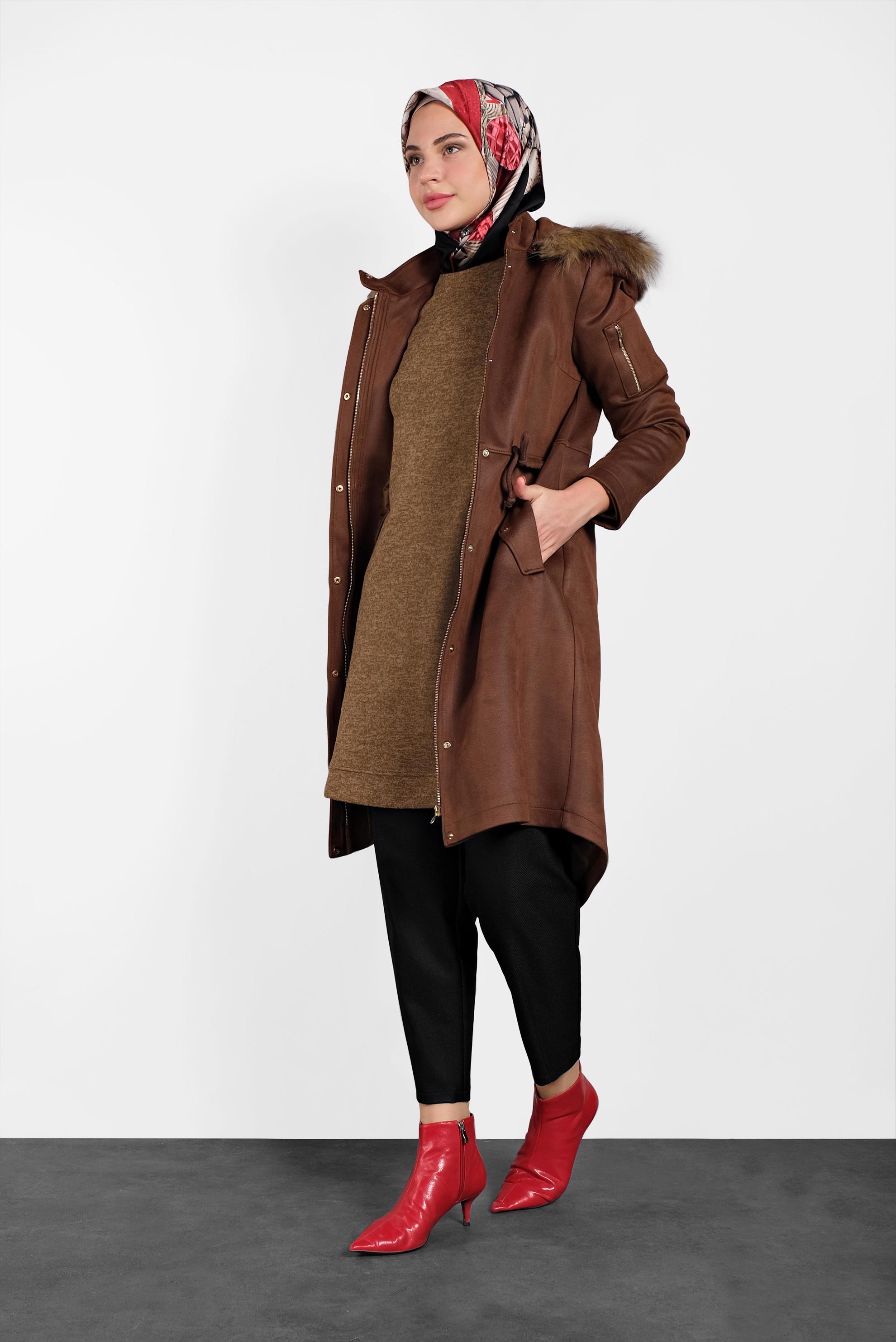 Tesettür giyim TABA KÜRKLÜ KAPÜŞONLU BELİ BAĞCIKLI KABAN 90028 