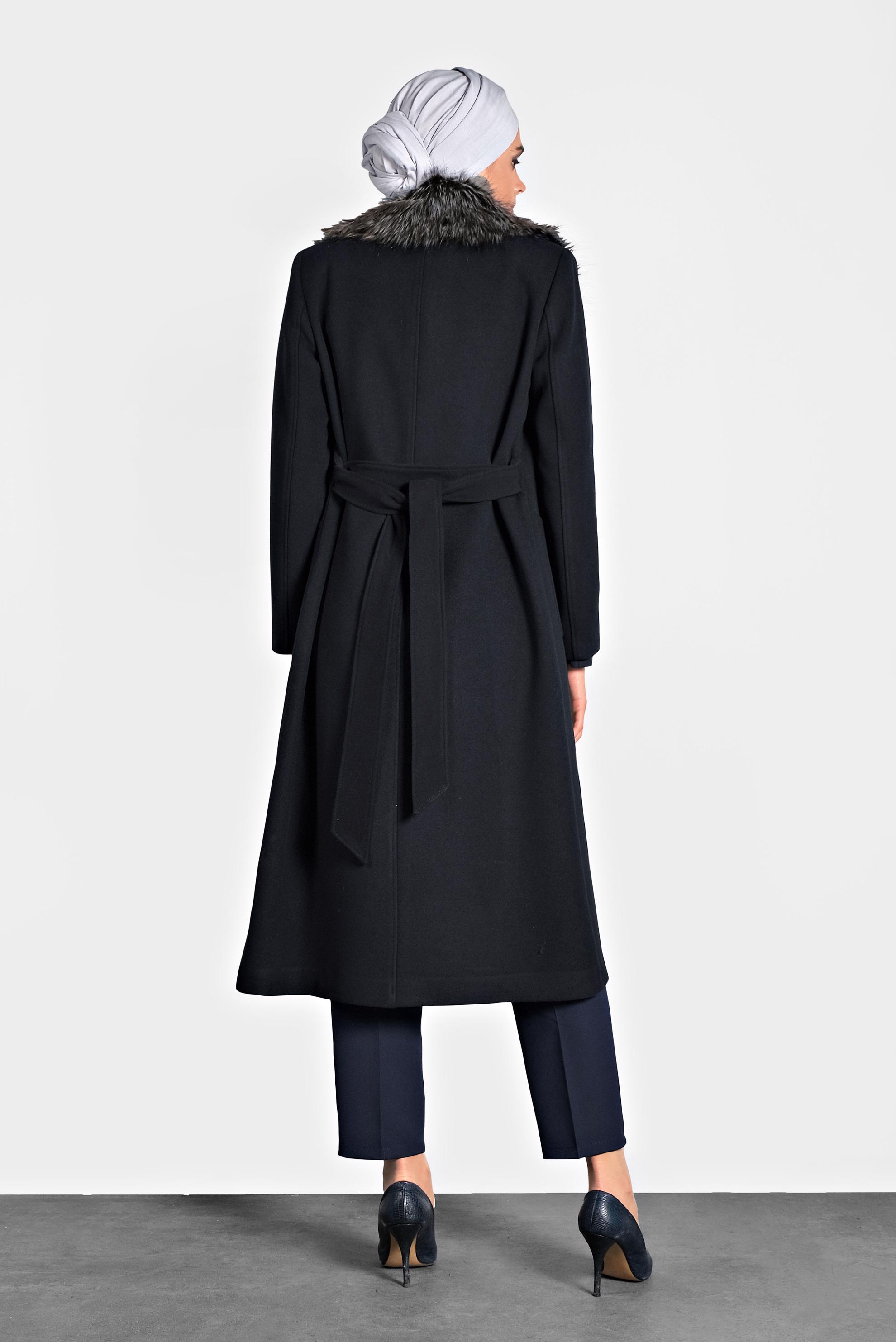 Tesettür giyim LACİVERT KUŞAKLI YAKASI SUNİ KÜRK DETAYLI KAŞE KABAN 90031