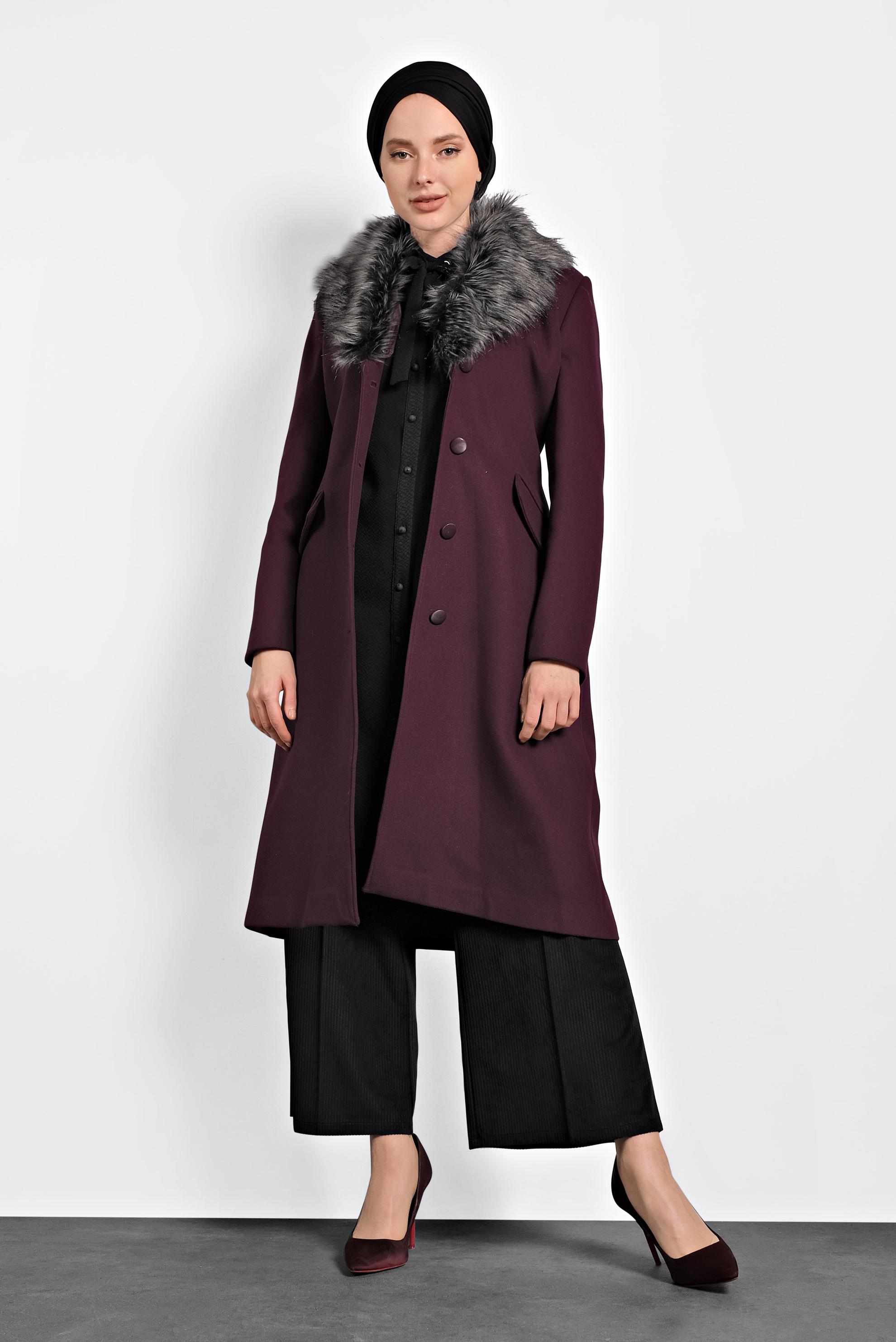 Tesettür giyim BORDO YAKASI KÜRKLÜ DÜĞMELİ KABAN 90032 