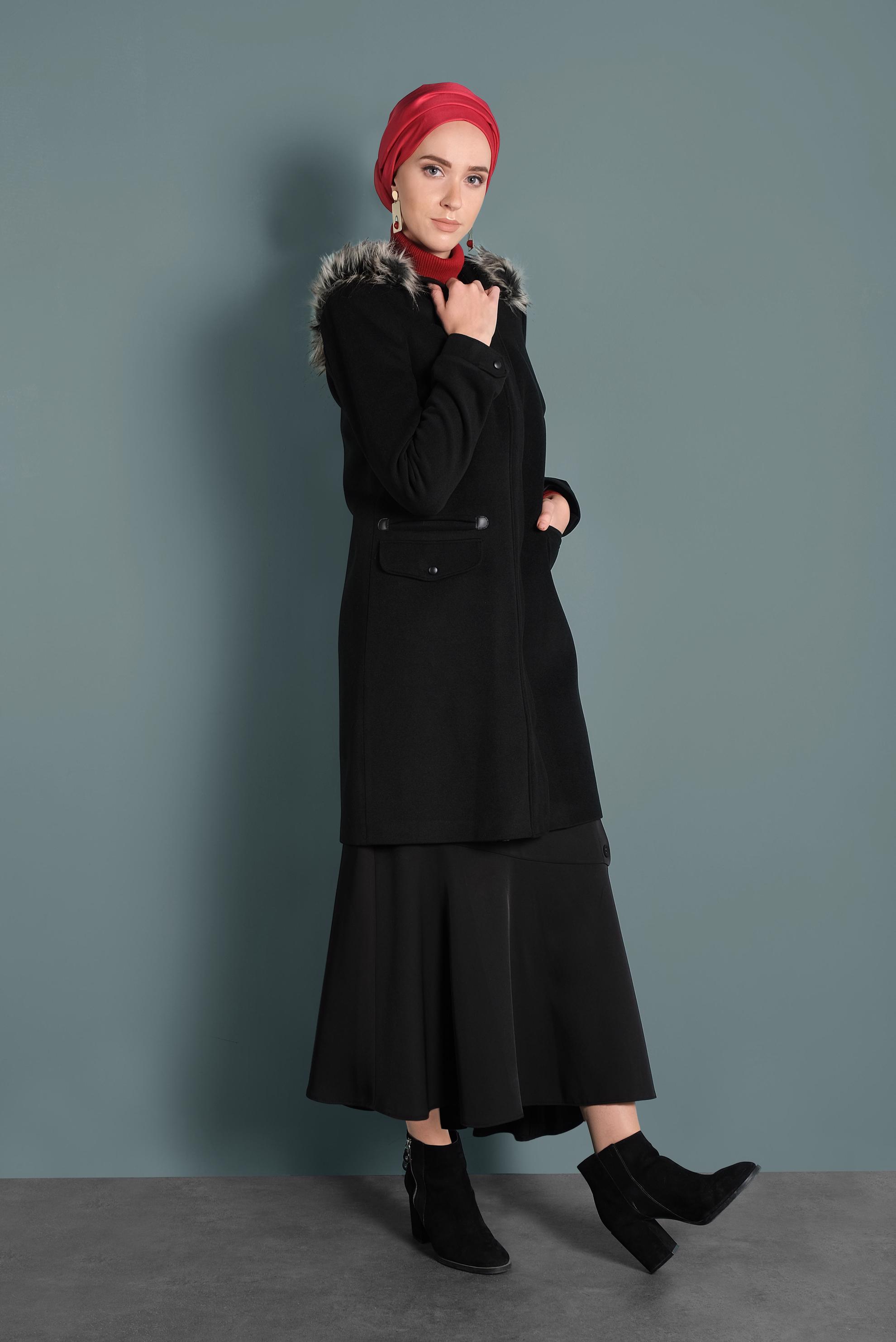 Tesettür giyim SİYAH KAPÜŞONU KÜRKLÜ CEPLİ KABAN 90033