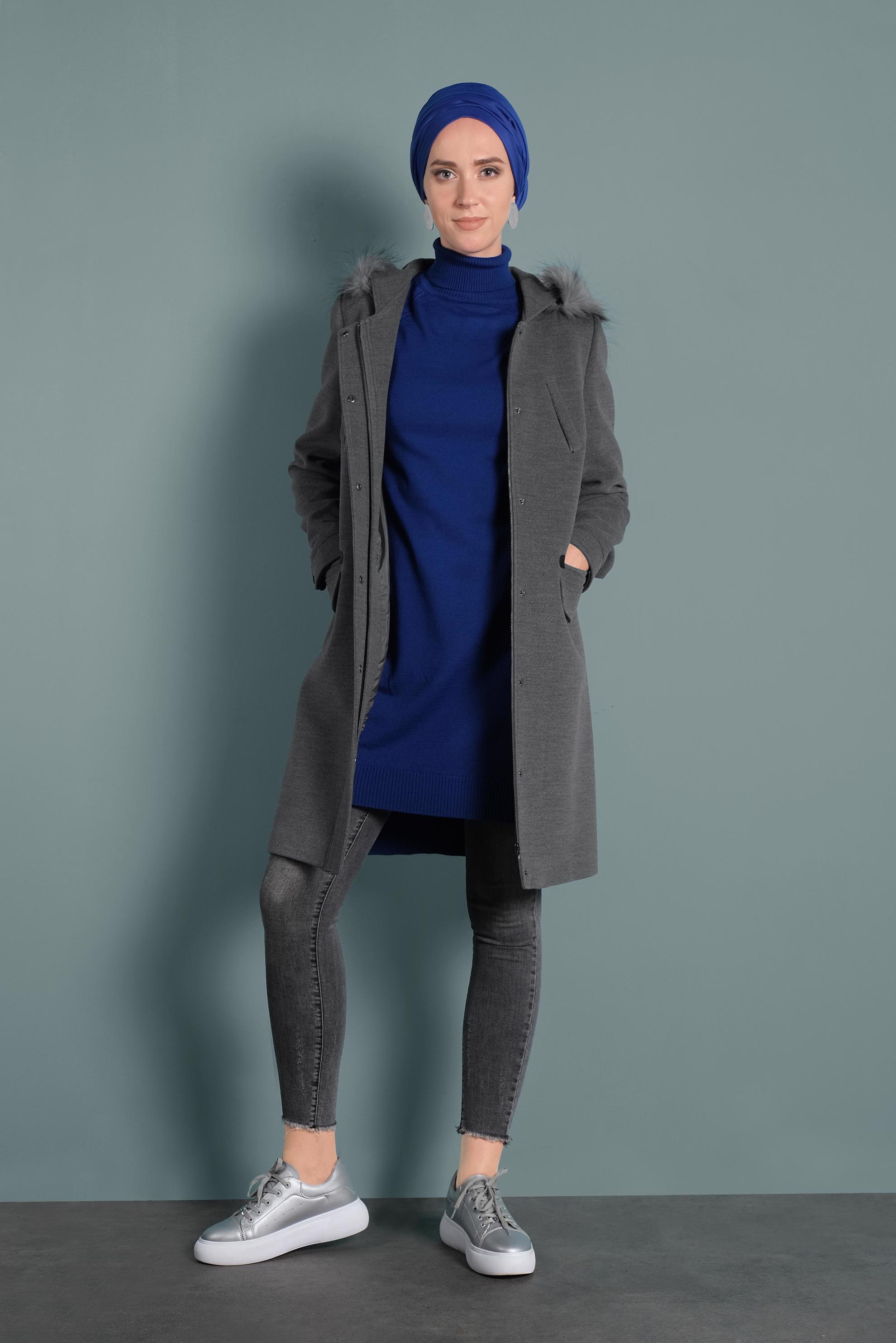 Tesettür giyim GRİ KAPÜŞONU KÜRKLÜ CEPLİ KABAN 90033