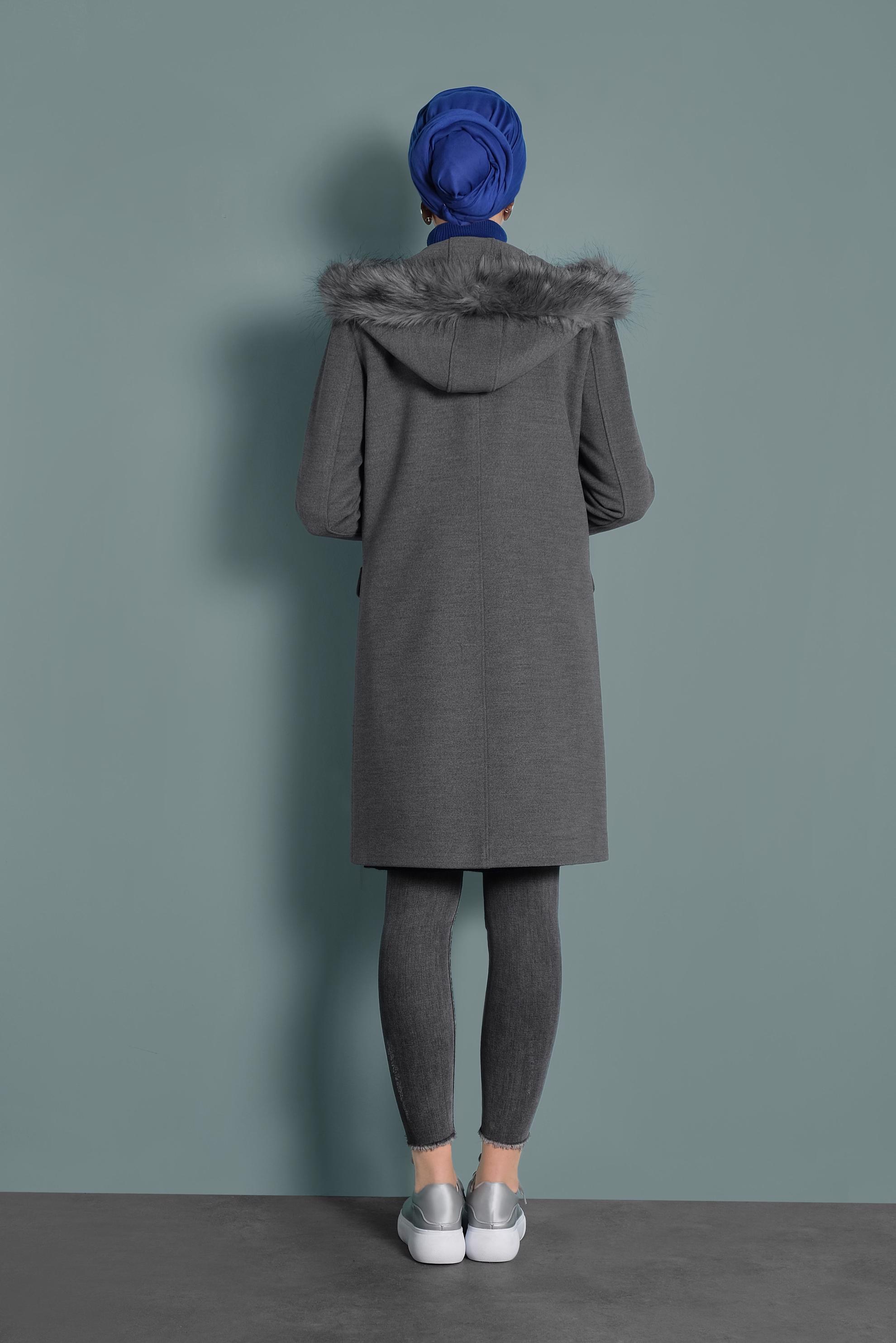 Tesettür giyim GRİ KAPÜŞONU KÜRKLÜ CEPLİ KABAN 90033