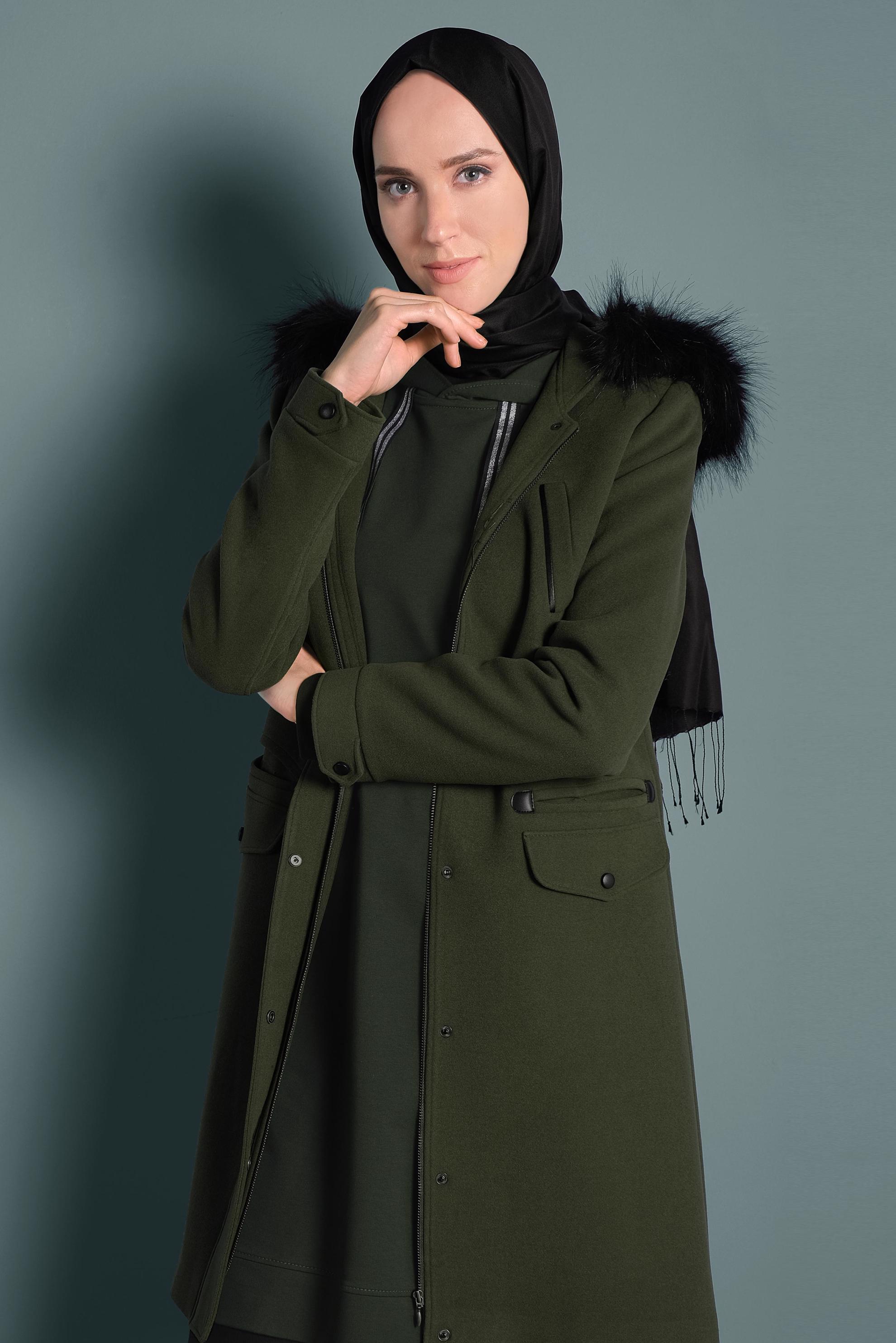 Tesettür giyim HAKİ KAPÜŞONU KÜRKLÜ CEPLİ KABAN 90033