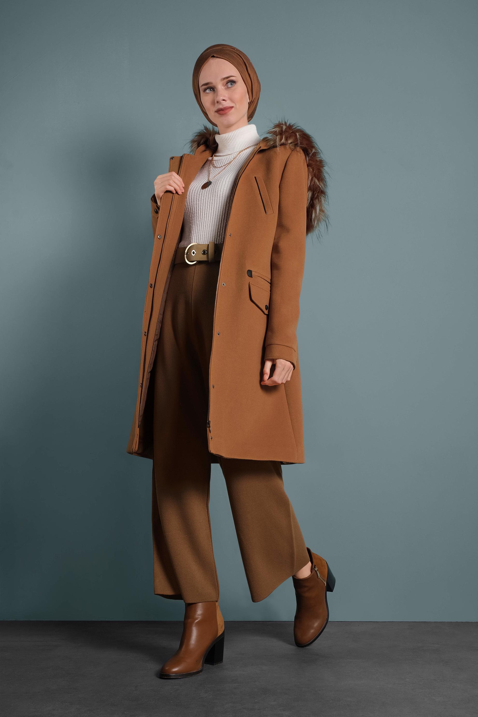 Tesettür giyim TABA KAPÜŞONU KÜRKLÜ CEPLİ KABAN 90033