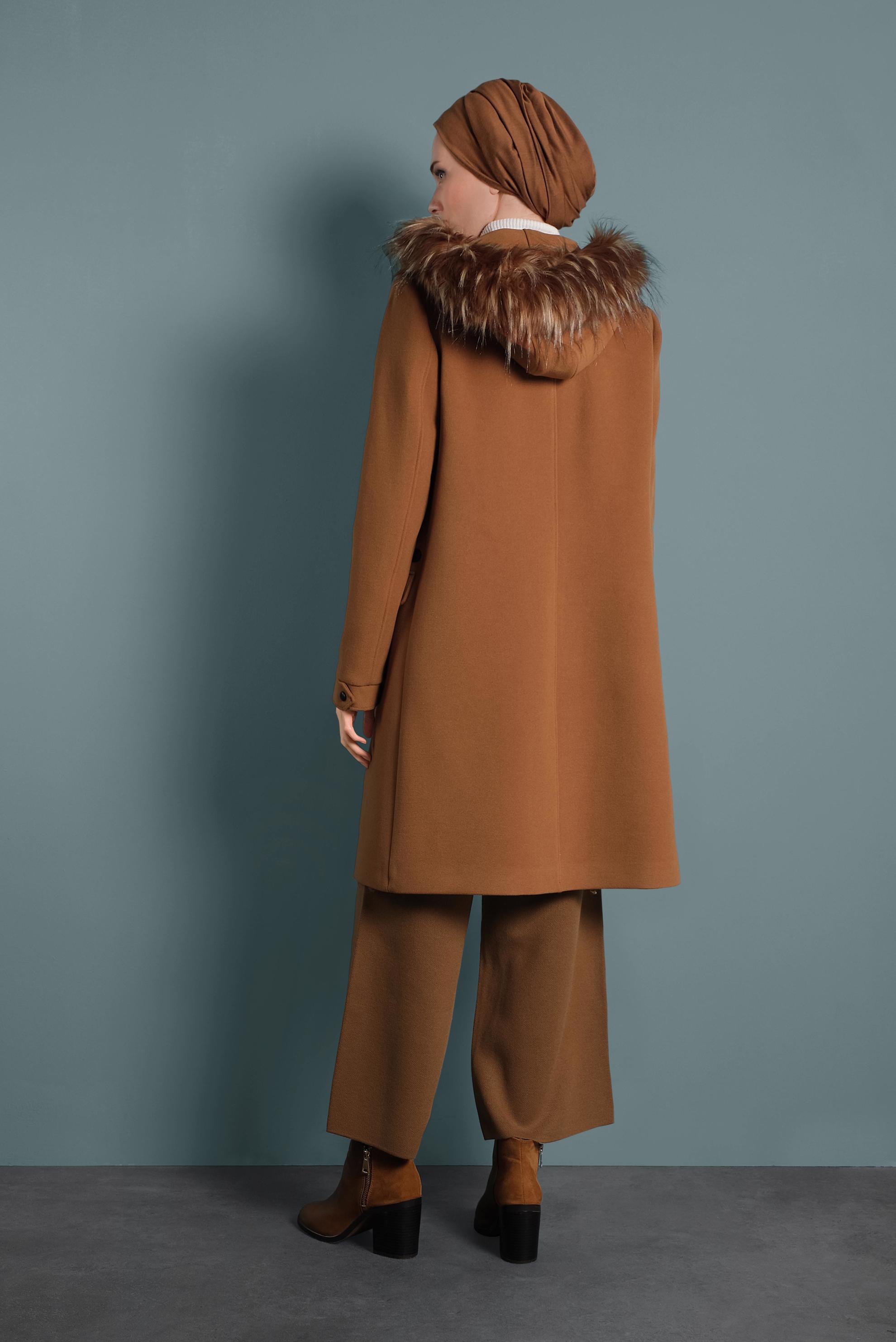 Tesettür giyim TABA KAPÜŞONU KÜRKLÜ CEPLİ KABAN 90033