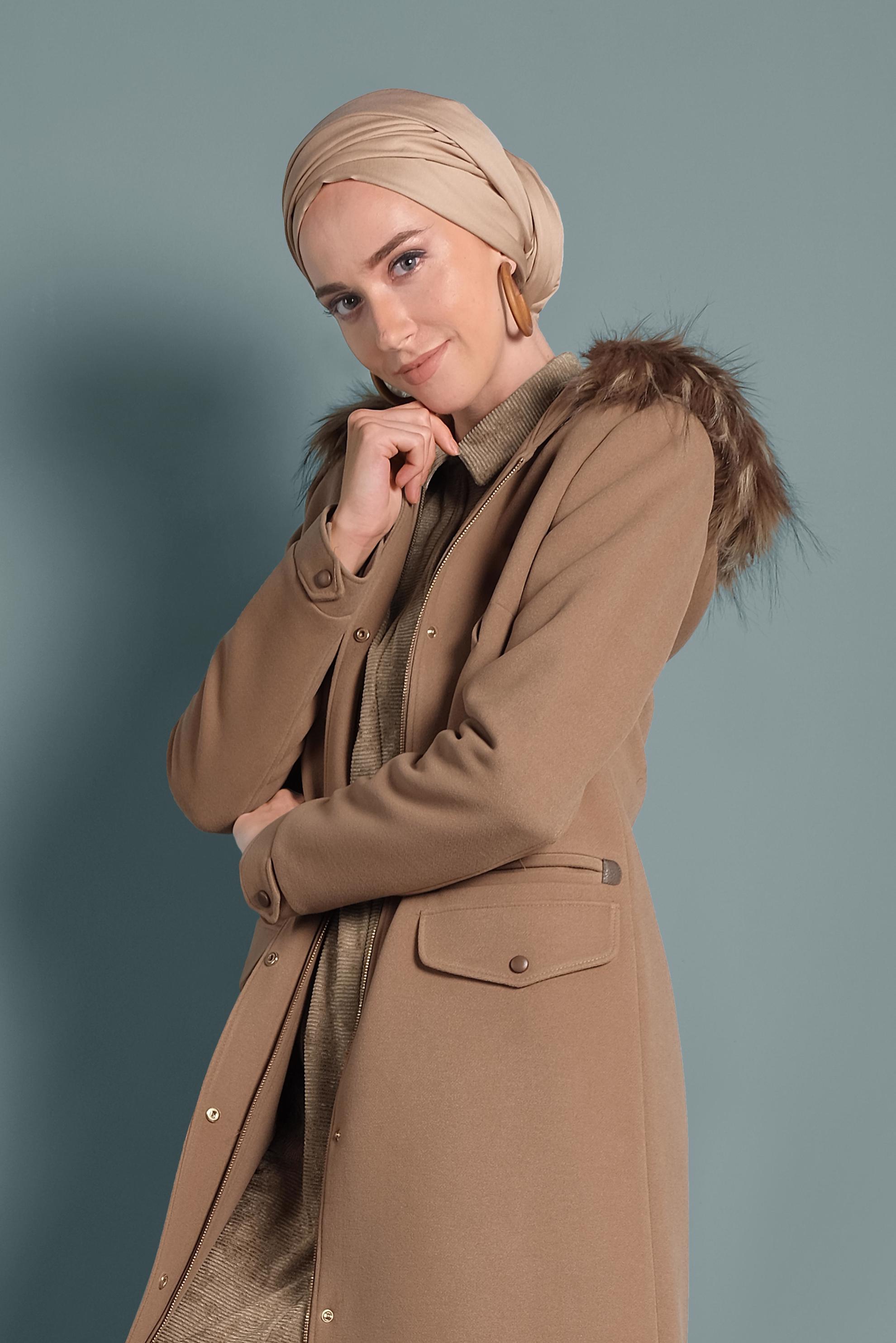 Tesettür giyim TABA KAPÜŞONU KÜRKLÜ CEPLİ KABAN 90033