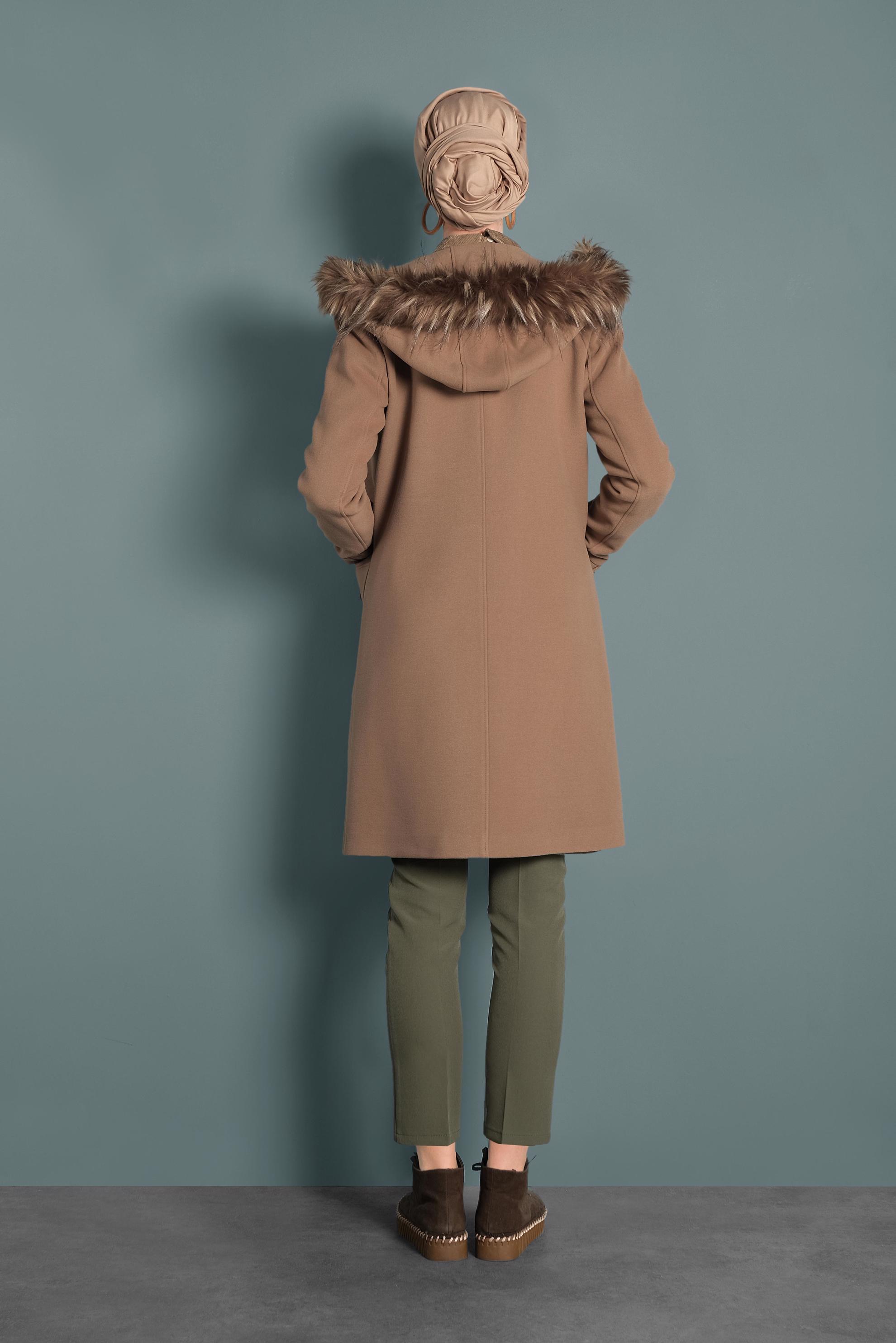 Tesettür giyim TABA KAPÜŞONU KÜRKLÜ CEPLİ KABAN 90033