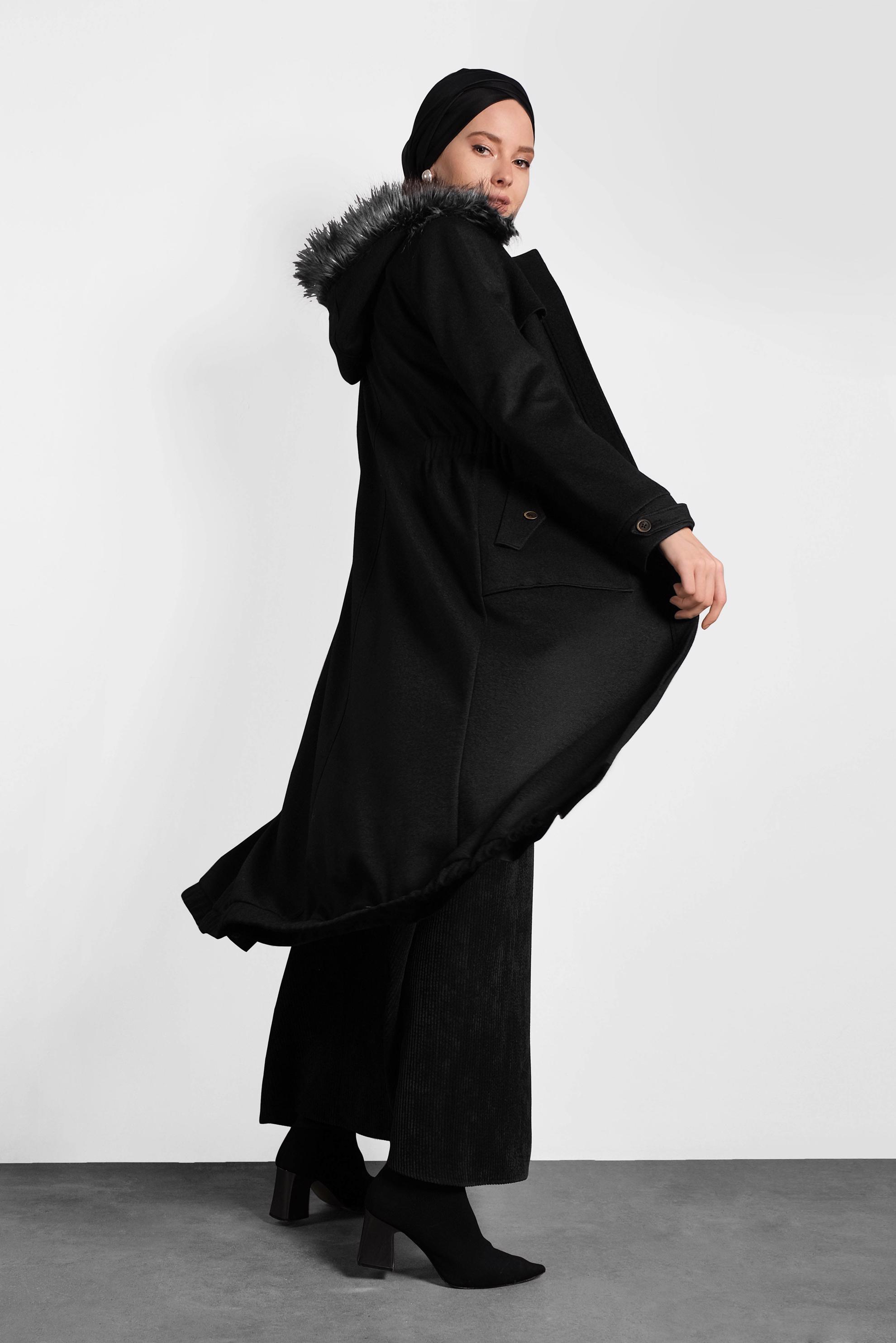 Tesettür giyim SİYAH KAPÜŞONU KÜRKLÜ KABAN 90041