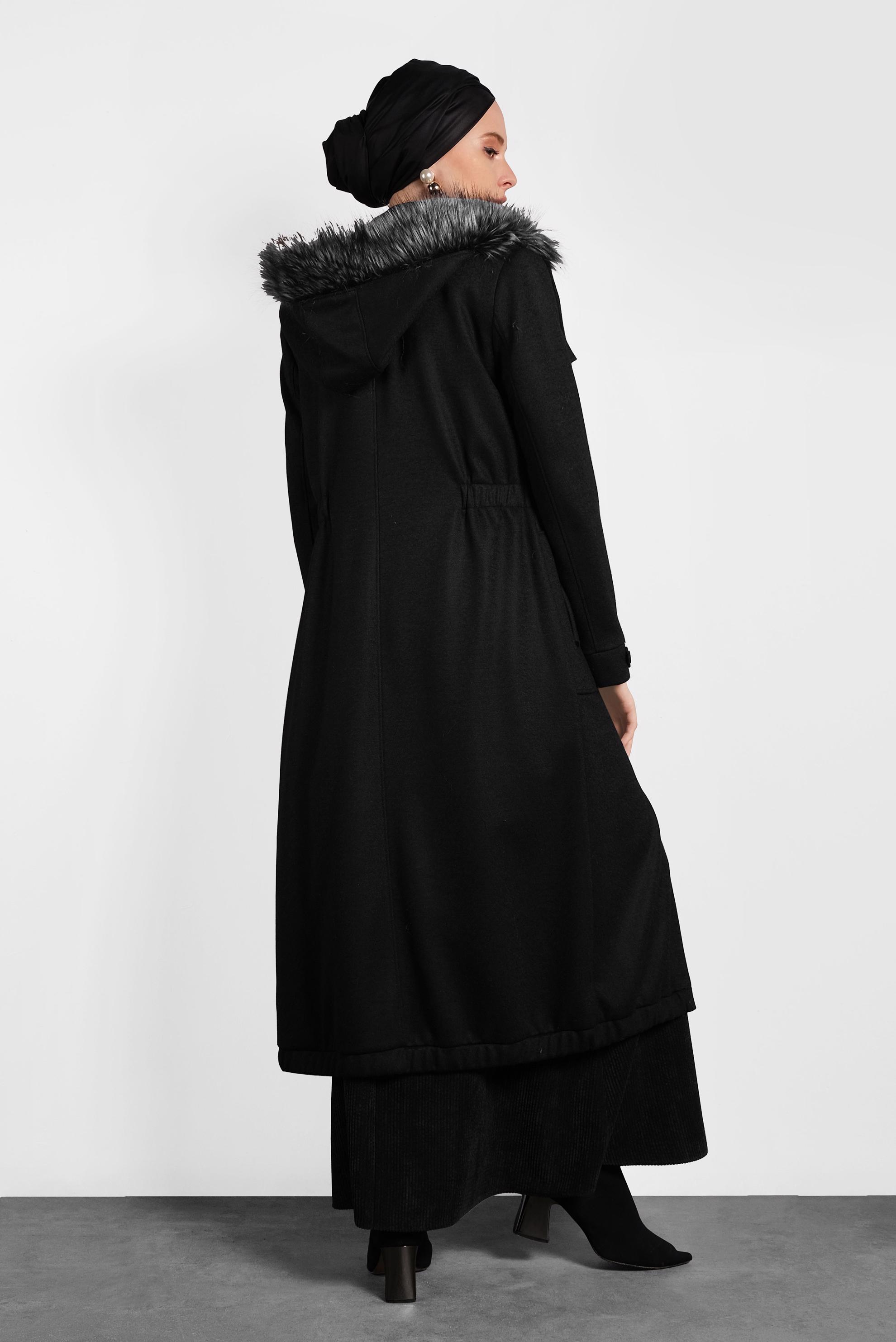 Tesettür giyim SİYAH KAPÜŞONU KÜRKLÜ KABAN 90041