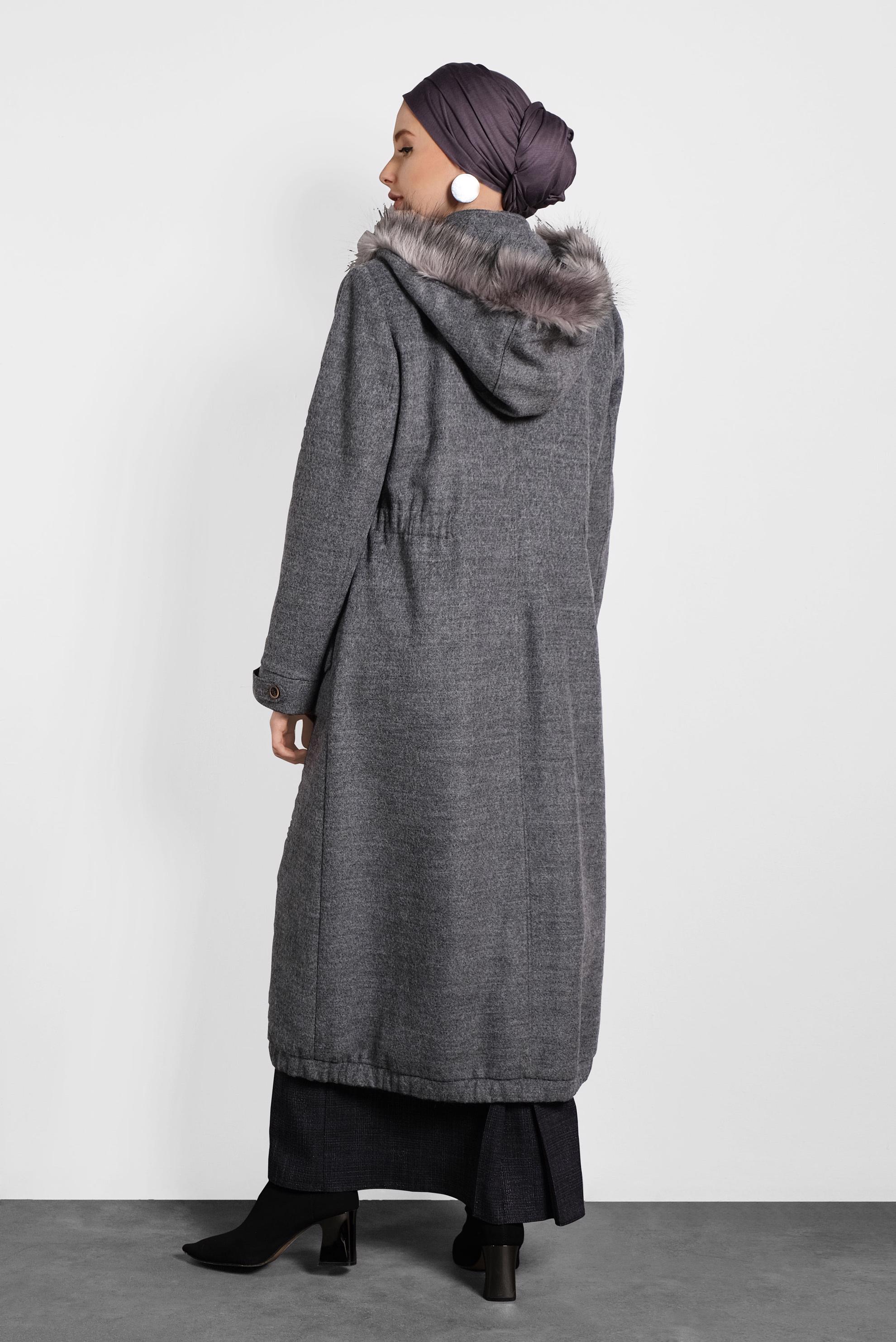 Tesettür giyim GRİ KAPÜŞONU KÜRKLÜ KABAN 90041