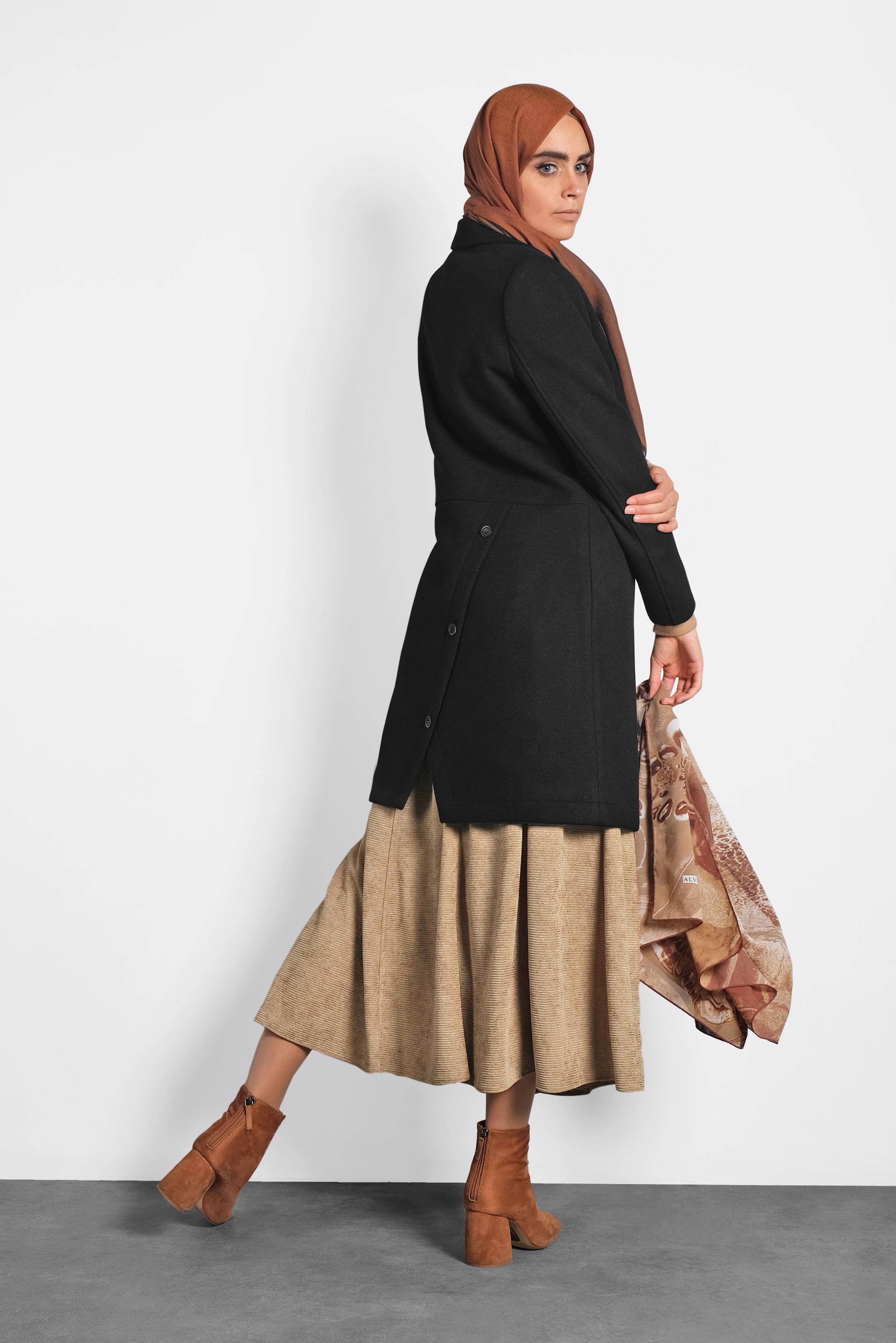 Tesettür giyim SİYAH KRUVAZE YAKA DÜĞME DETAYLI KAŞE KABAN 90042