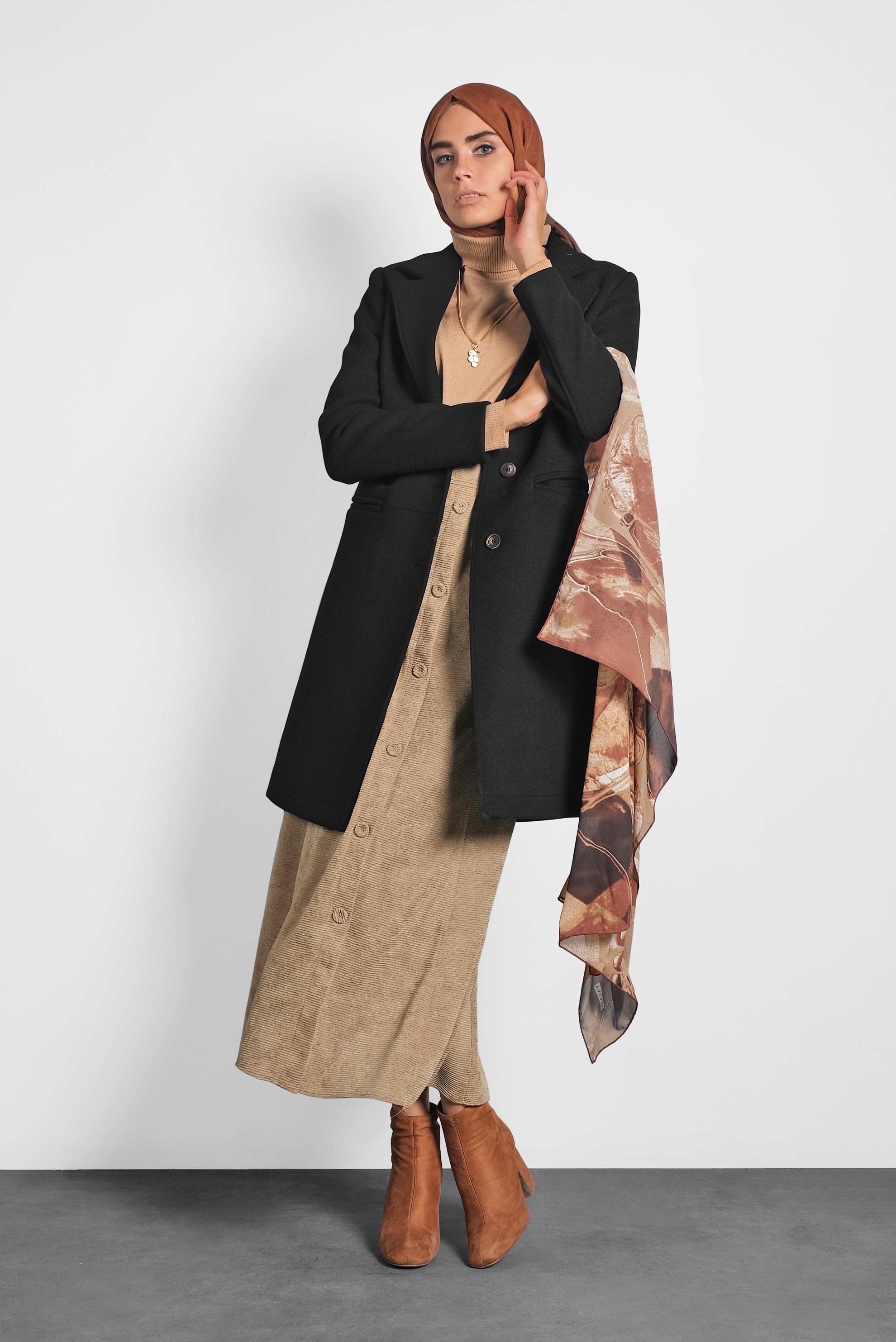 Tesettür giyim SİYAH KRUVAZE YAKA DÜĞME DETAYLI KAŞE KABAN 90042