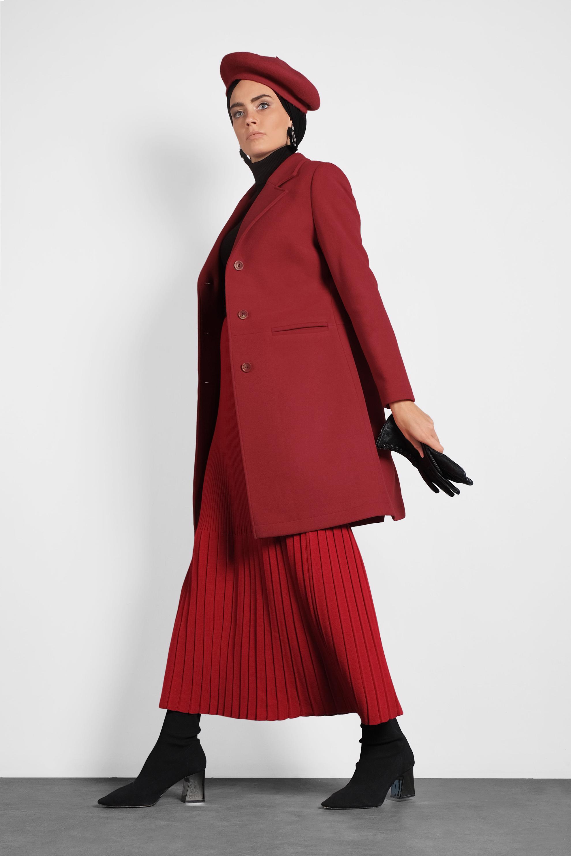 Tesettür giyim KIRMIZI KRUVAZE YAKA DÜĞME DETAYLI KAŞE KABAN 90042