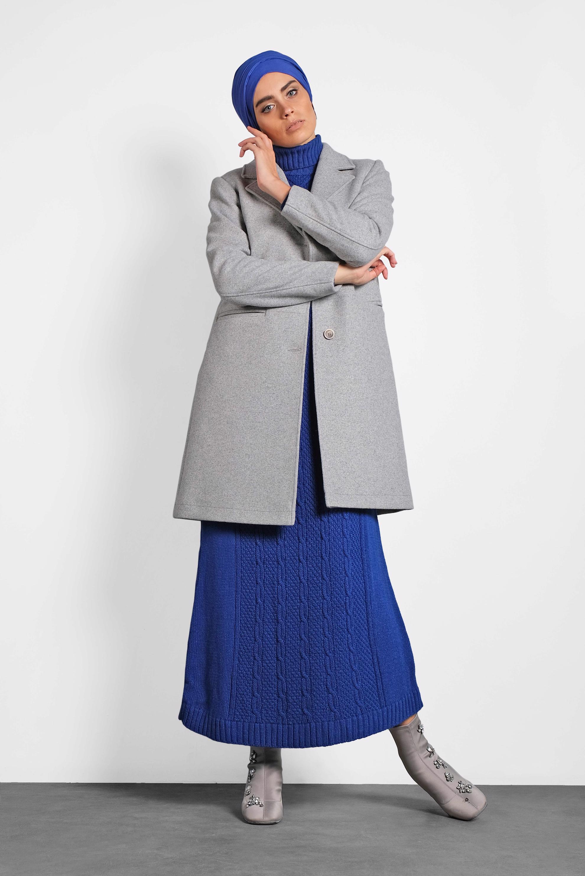 Tesettür giyim GRİ KRUVAZE YAKA DÜĞME DETAYLI KAŞE KABAN 90042