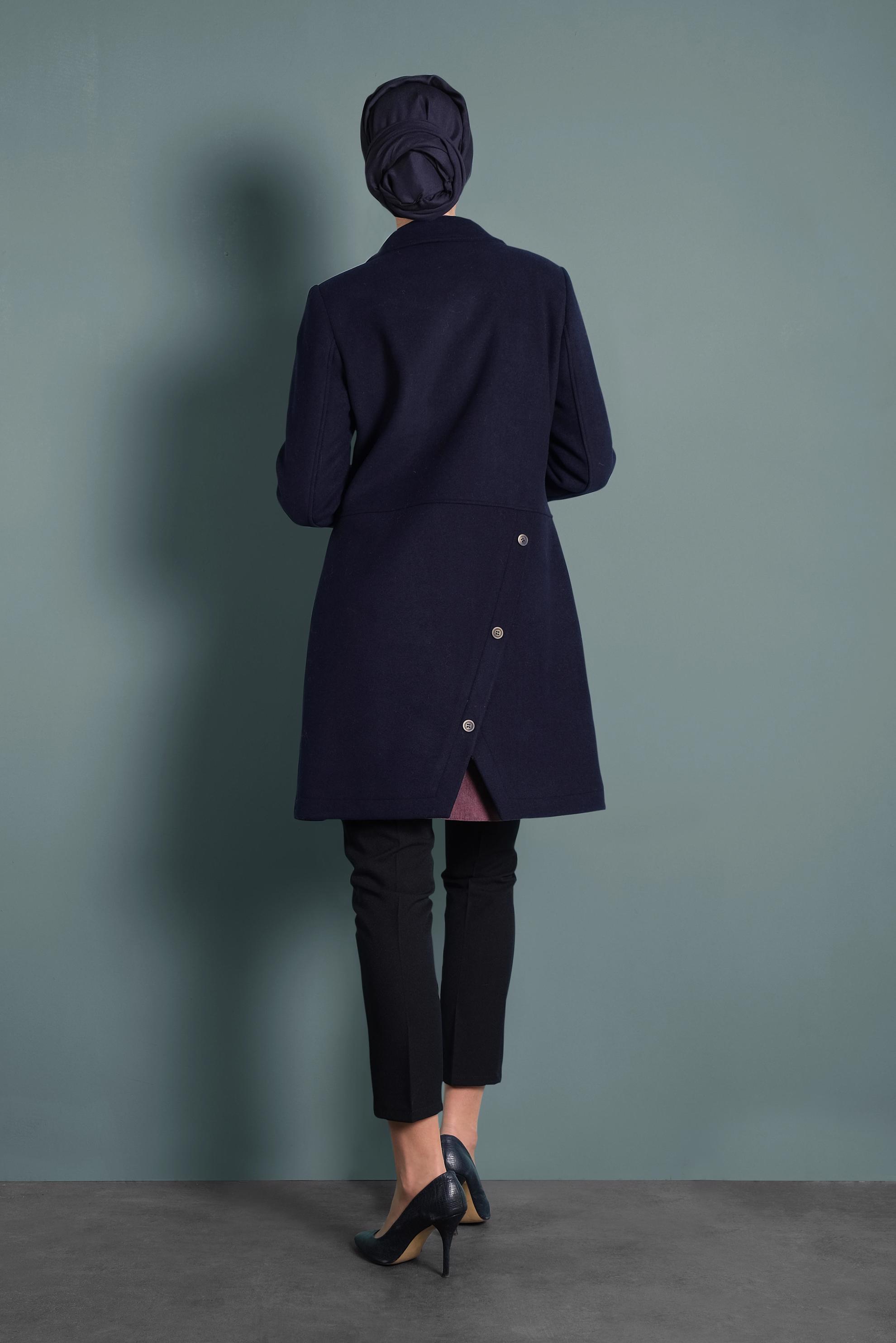 Tesettür giyim LACİVERT KRUVAZE YAKA DÜĞME DETAYLI KAŞE KABAN 90042