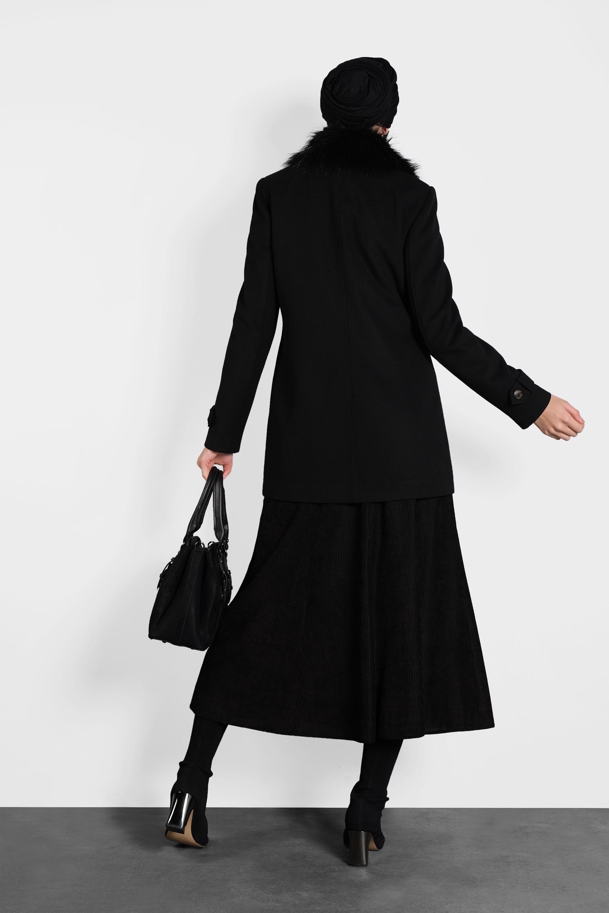 Tesettür giyim SİYAH YAKASI KÜRKLÜ KABAN 90043 