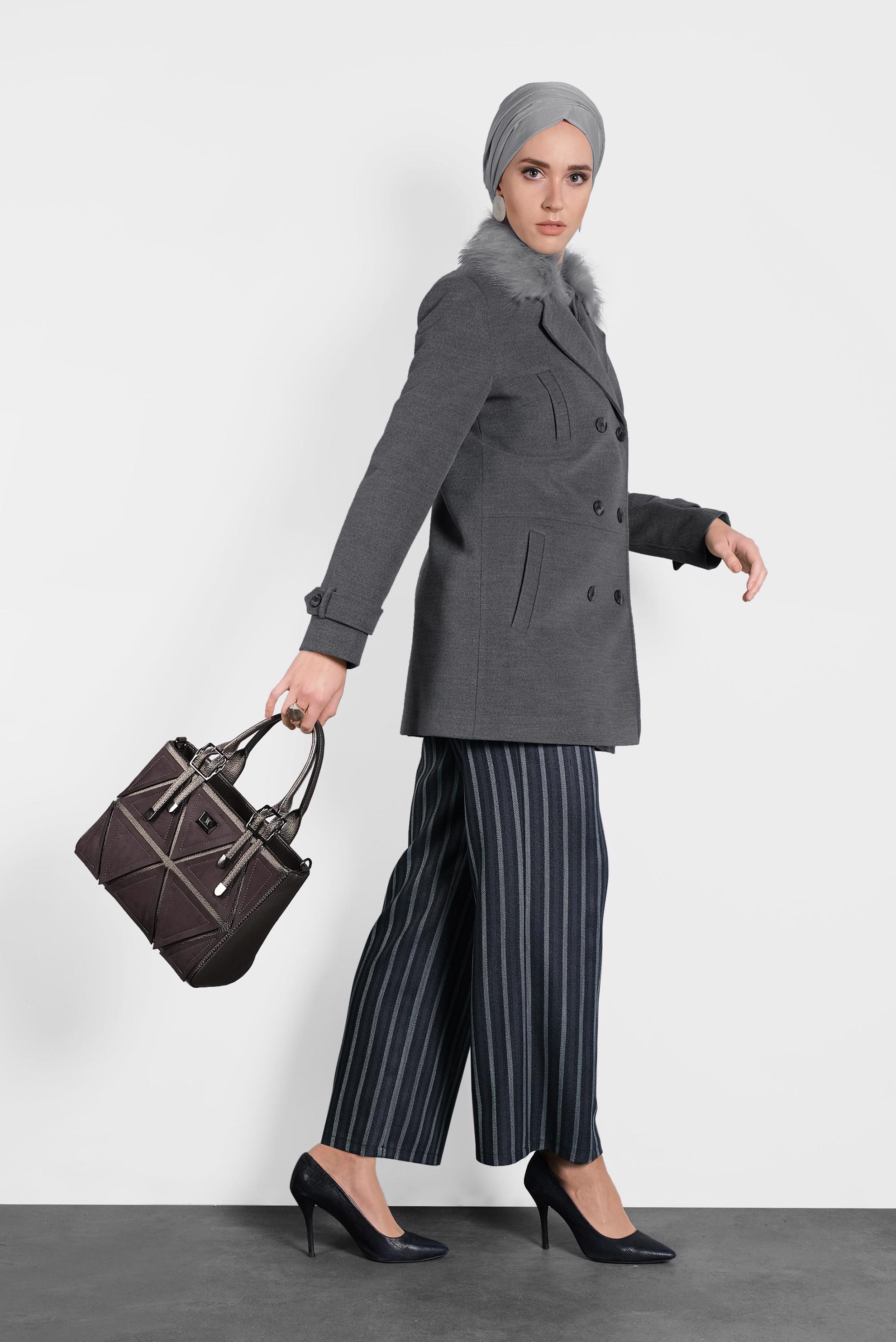 Tesettür giyim GRİ YAKASI KÜRKLÜ KABAN 90043 