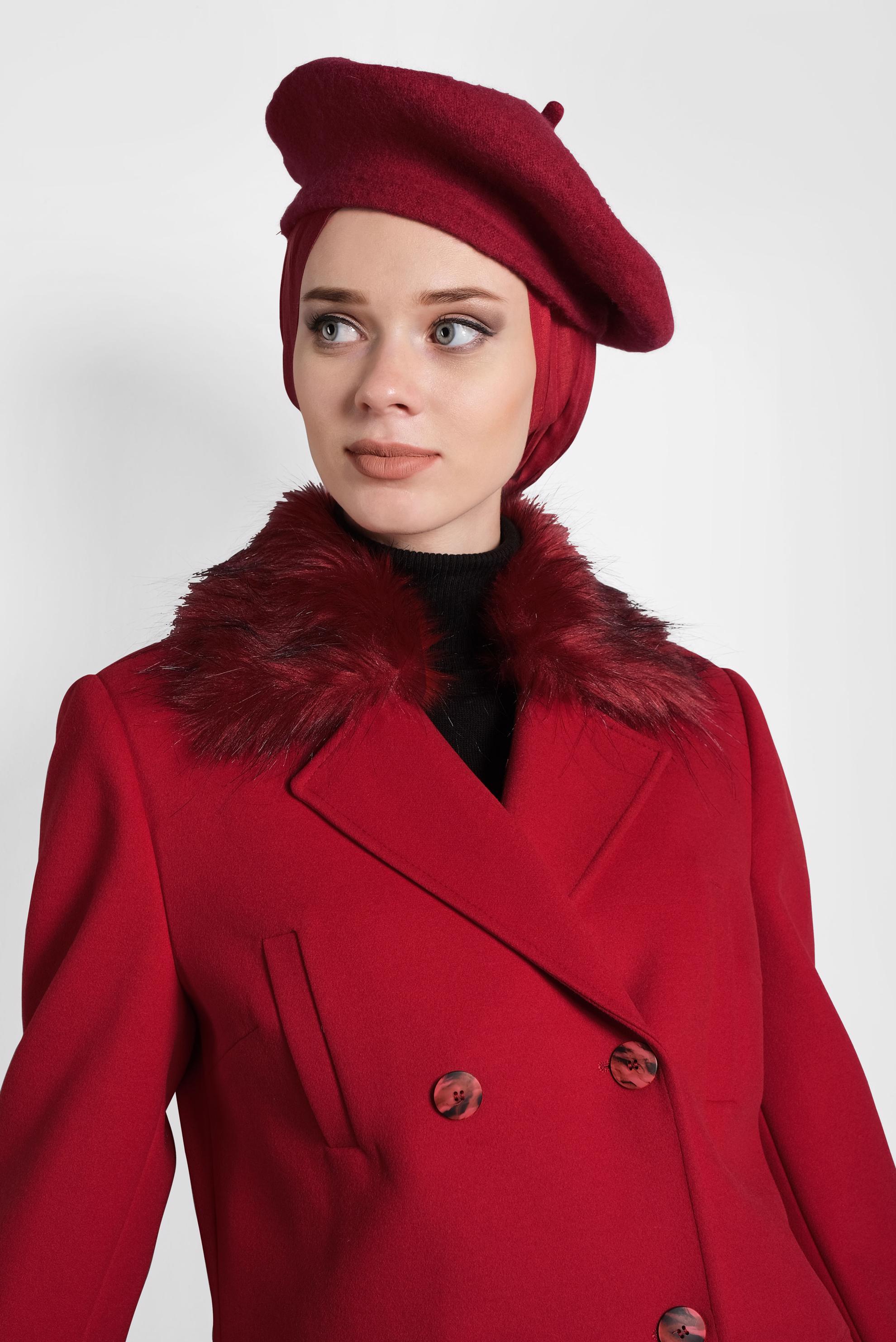 Tesettür giyim KIRMIZI YAKASI KÜRKLÜ KABAN 90043 