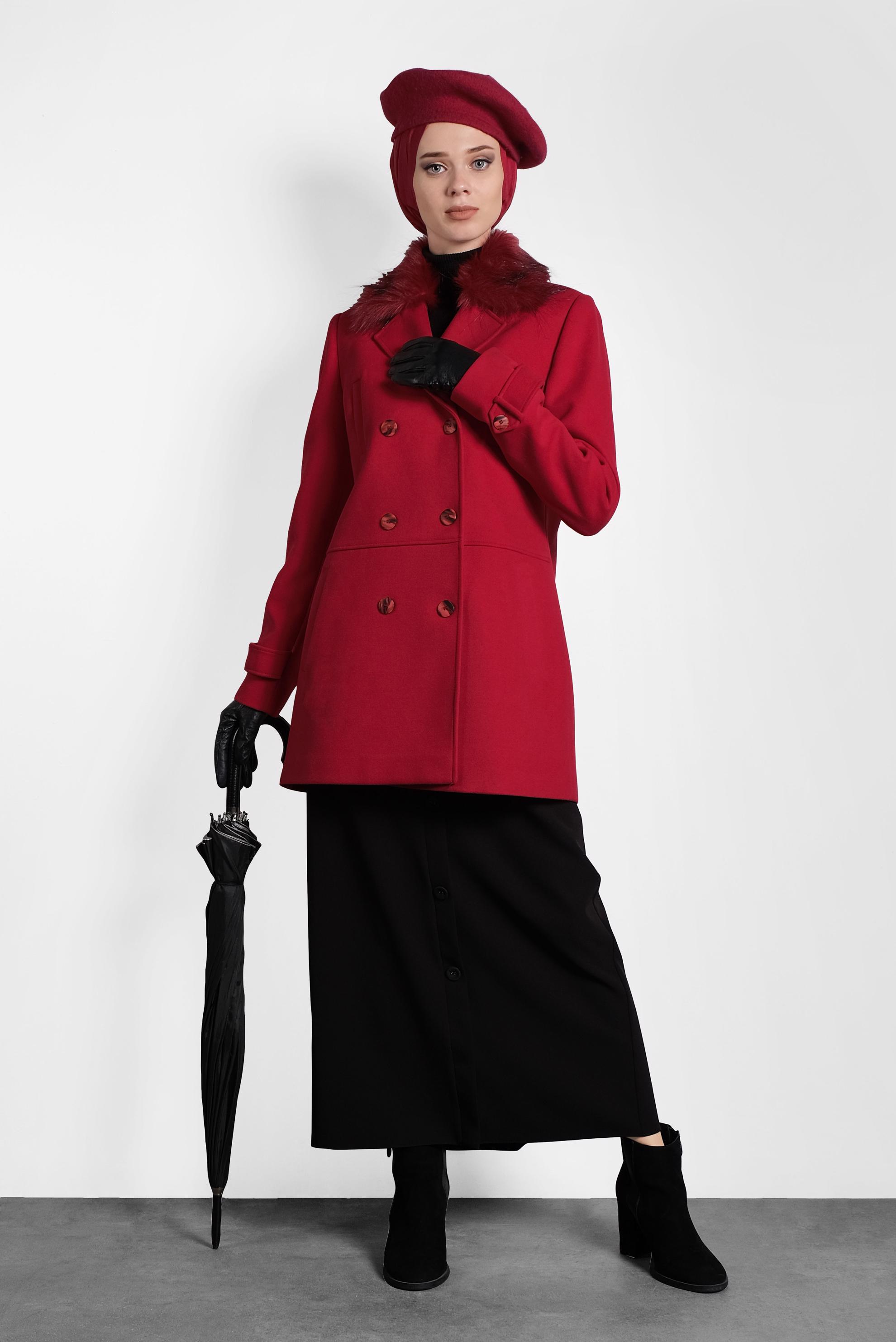 Tesettür giyim KIRMIZI YAKASI KÜRKLÜ KABAN 90043 