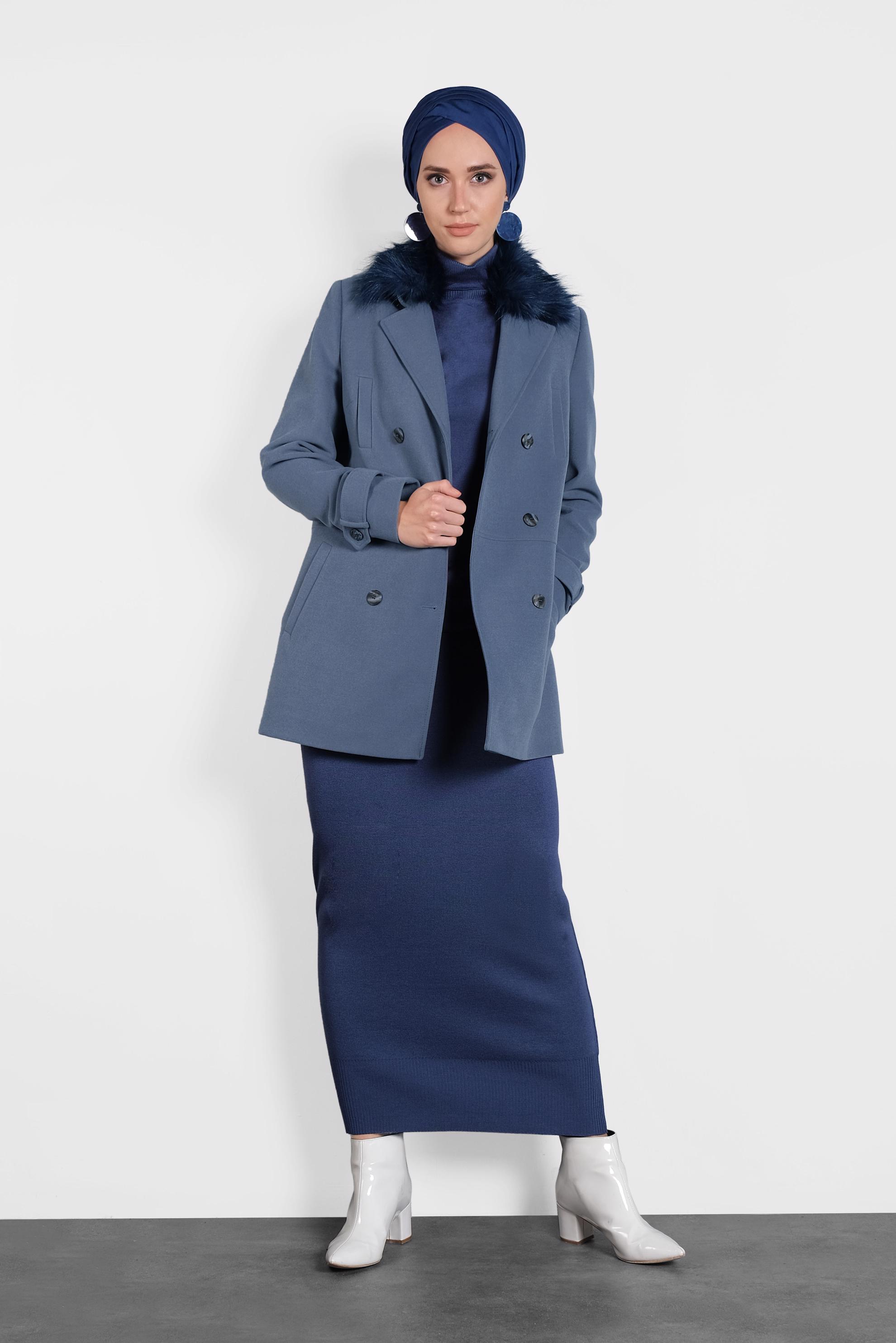 Tesettür giyim MAVİ YAKASI KÜRKLÜ KABAN 90043 