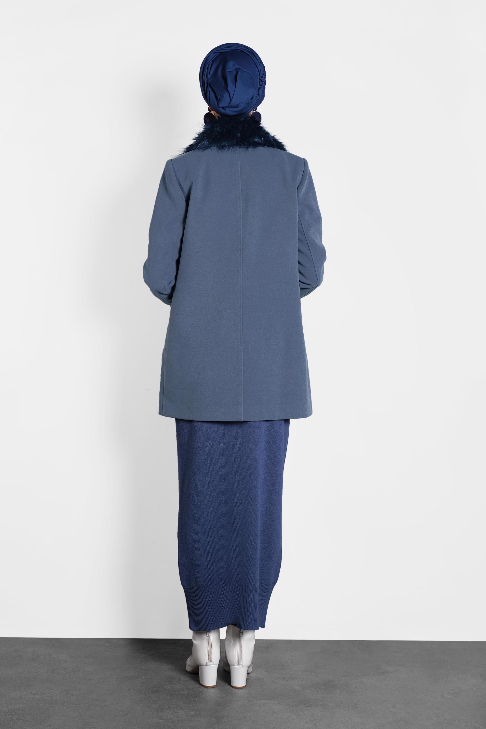 Tesettür giyim MAVİ YAKASI KÜRKLÜ KABAN 90043 