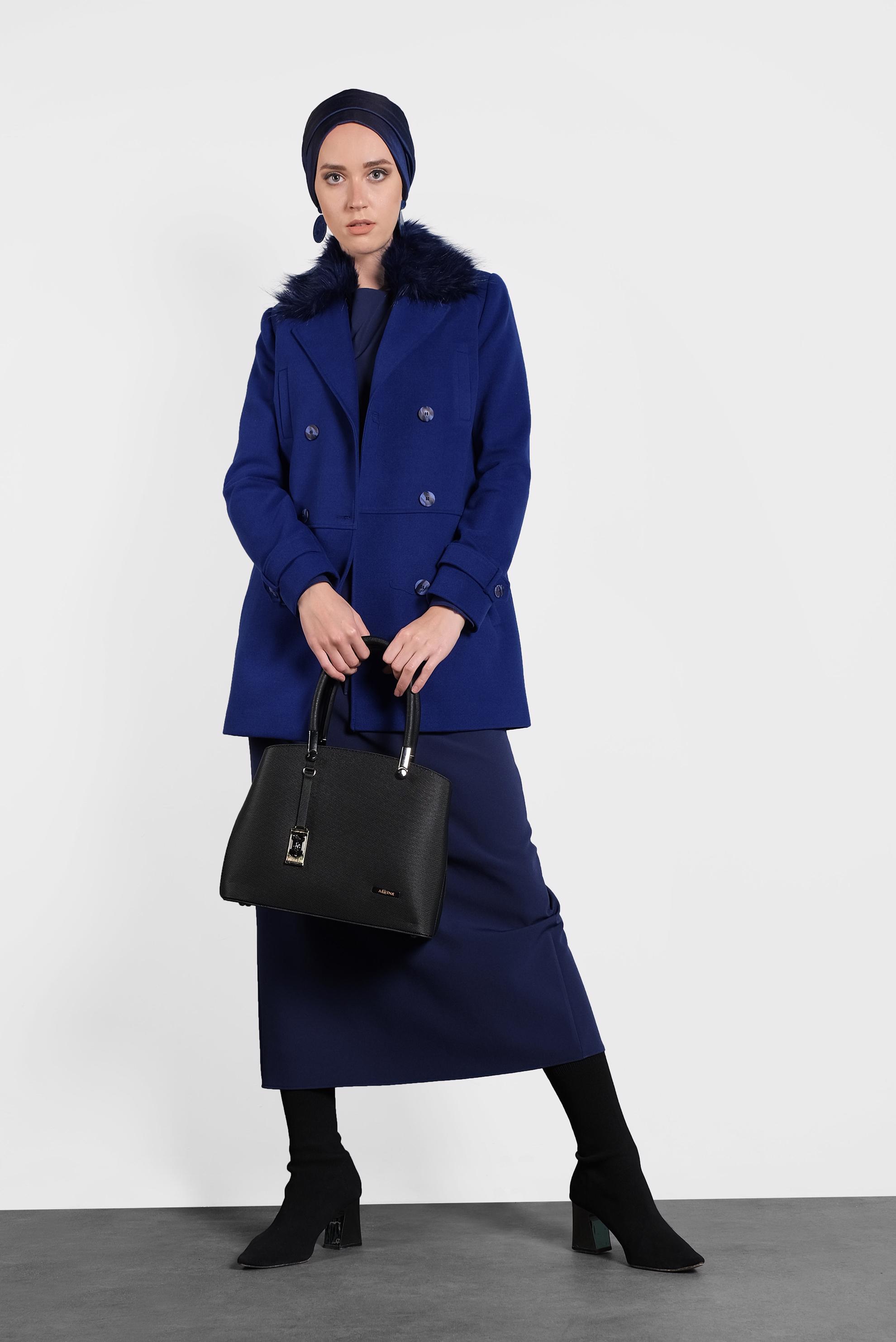 Tesettür giyim MAVİ YAKASI KÜRKLÜ KABAN 90043 