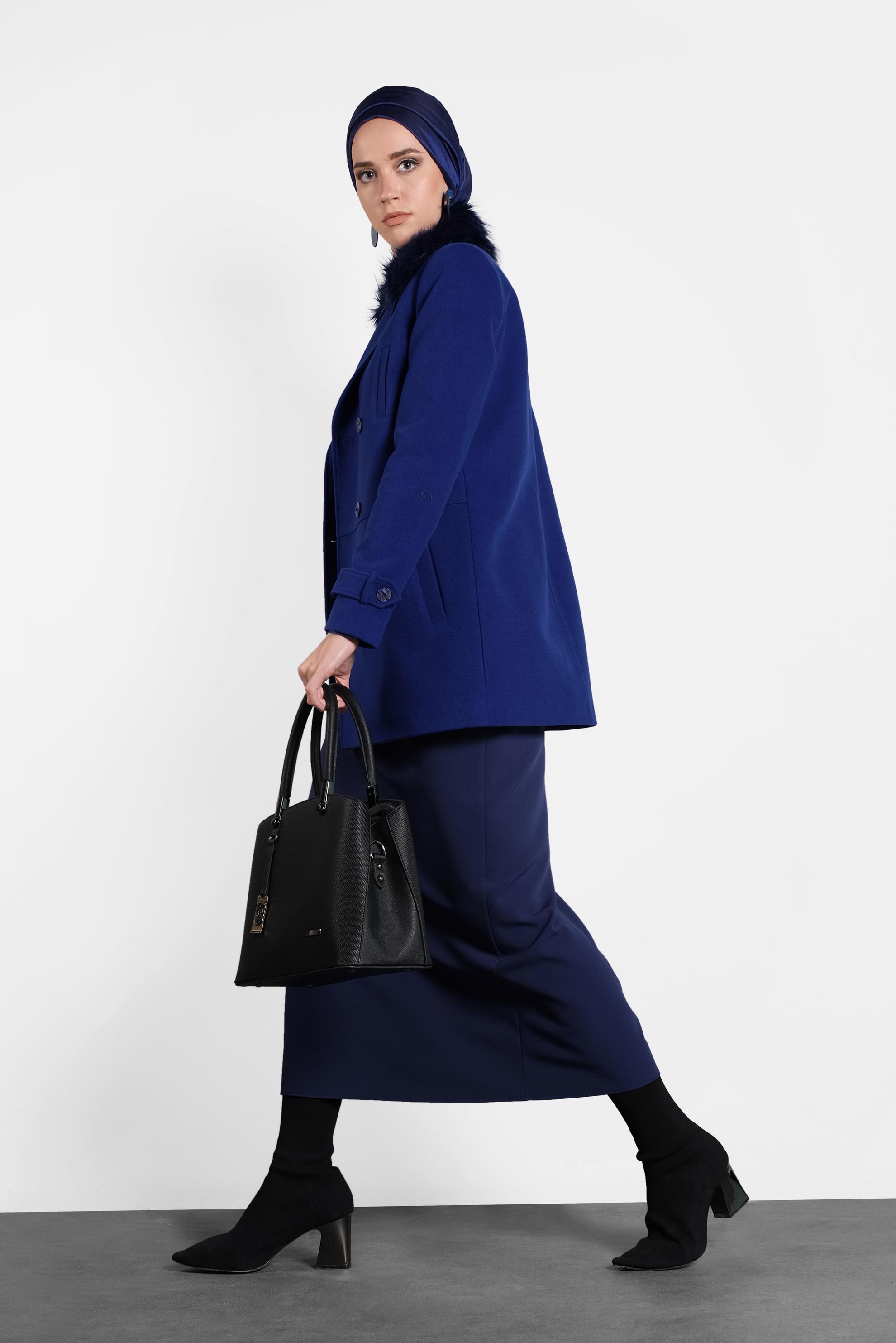 Tesettür giyim MAVİ YAKASI KÜRKLÜ KABAN 90043 