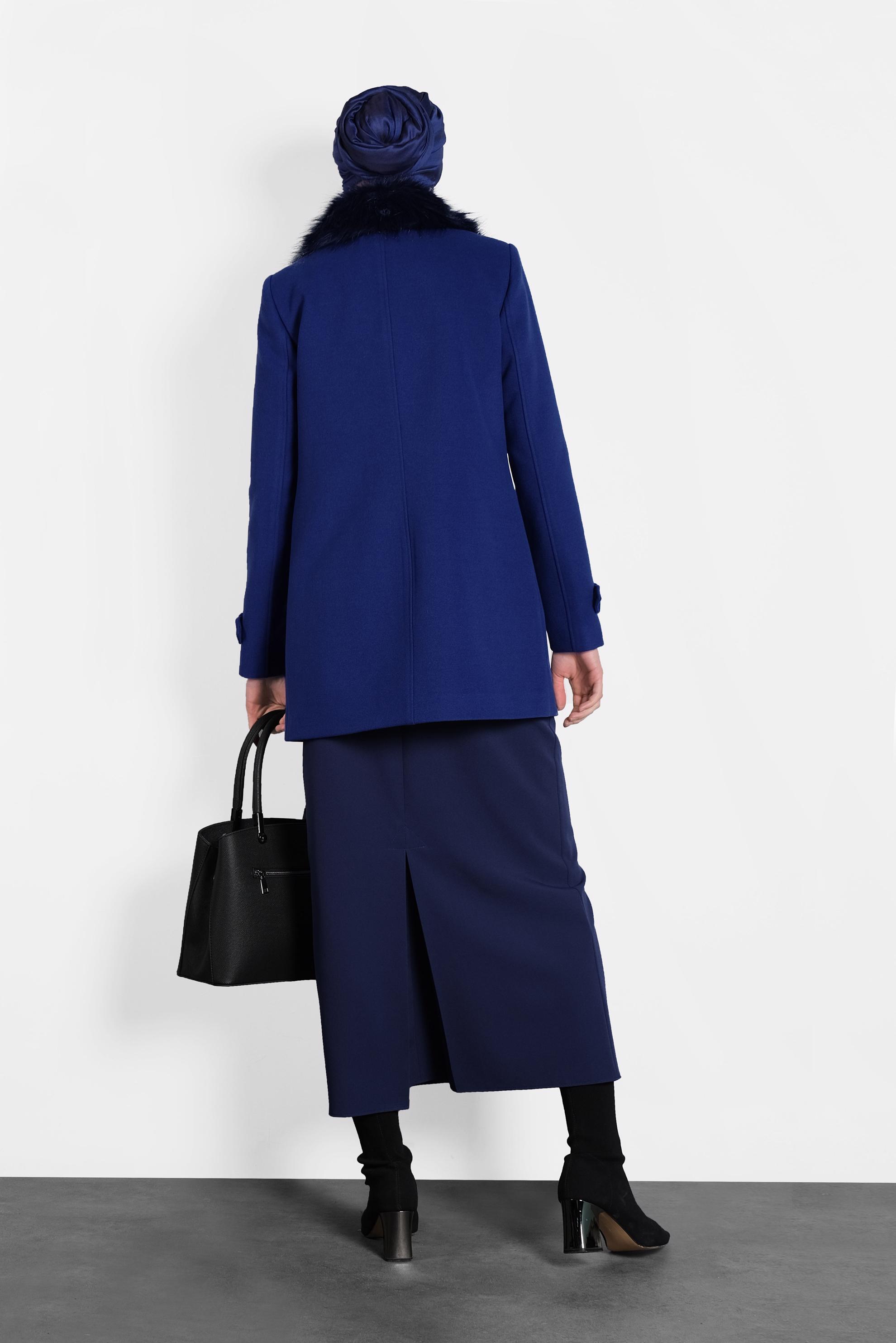 Tesettür giyim MAVİ YAKASI KÜRKLÜ KABAN 90043 