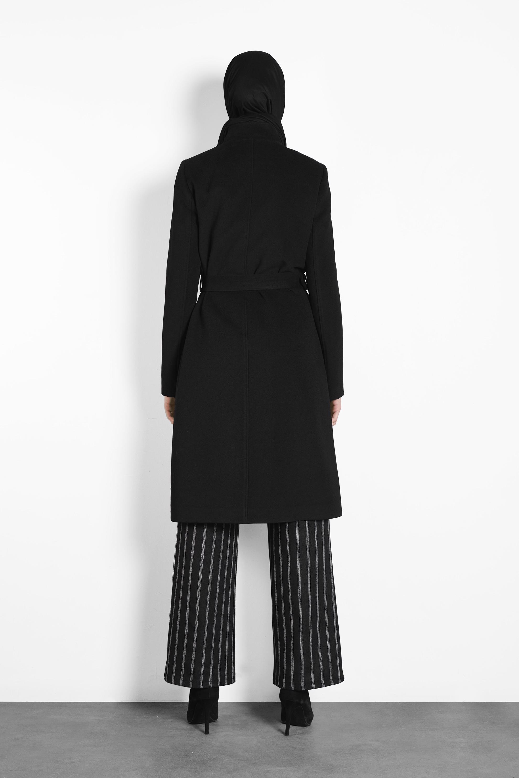 Tesettür giyim SİYAH DÜĞMELİ KEMERLİ KAŞE KABAN  90046 